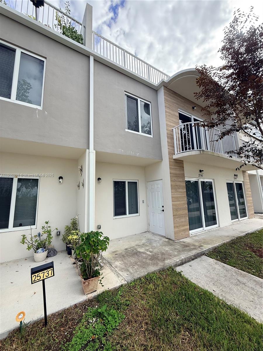 PARADISE ONE - Residential Lease