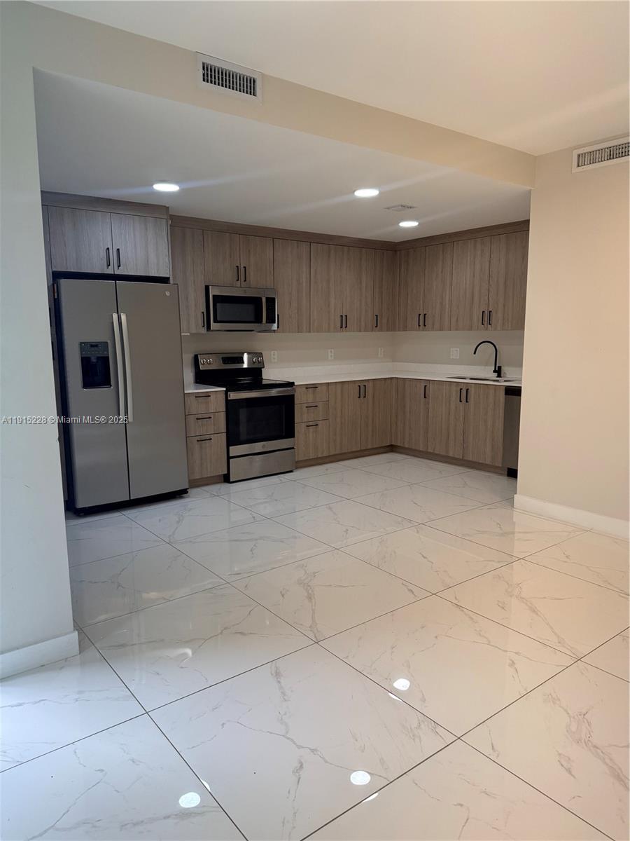 PARADISE ONE - Residential Lease