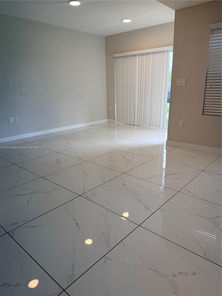 PARADISE ONE - Residential Lease