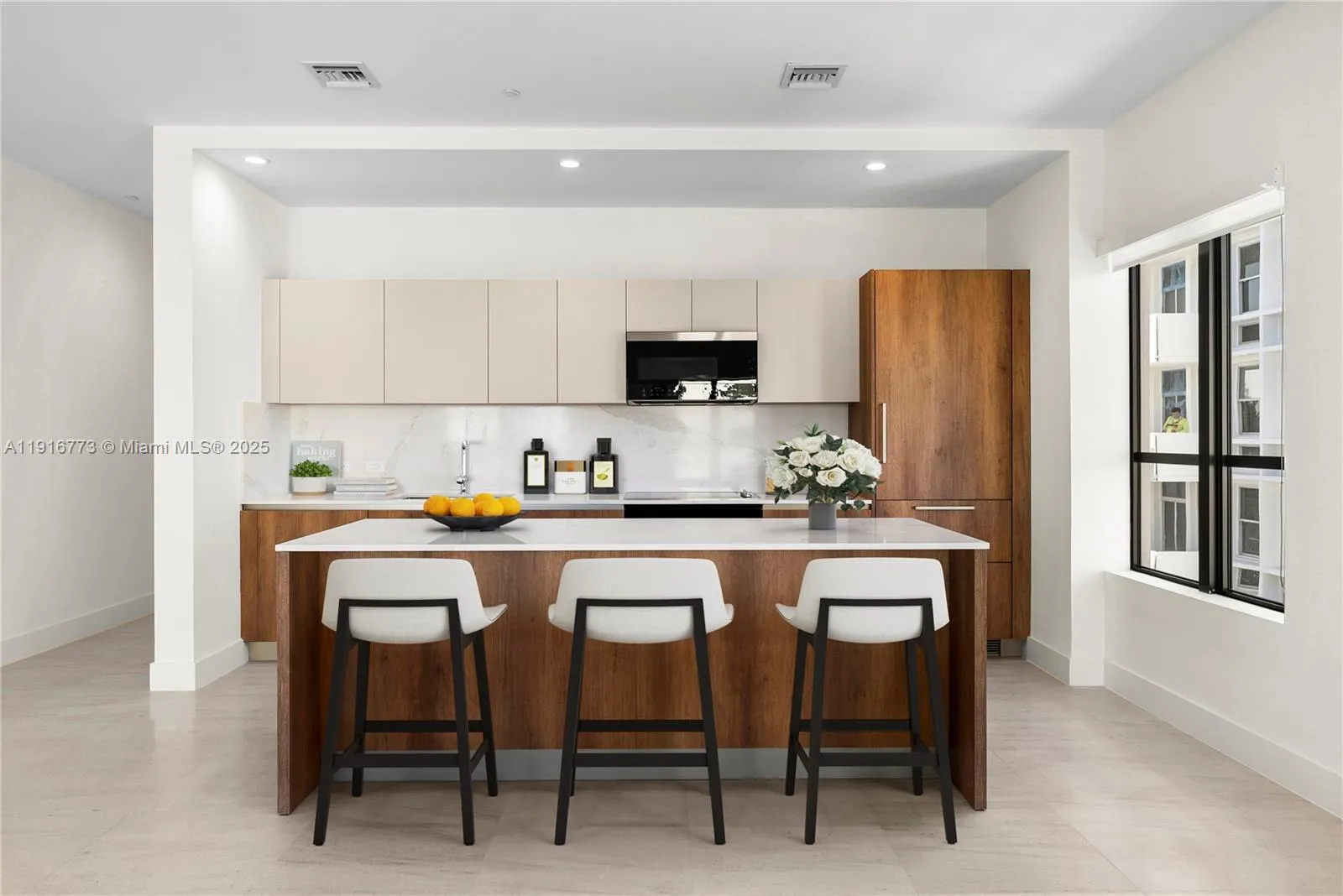 Coral Gables, Florida 33134, United States, 2 Bedrooms Bedrooms, ,2 BathroomsBathrooms,Residential,Active,246143