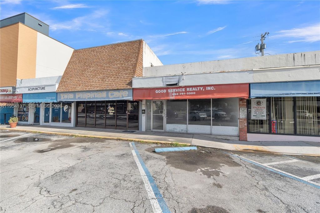 Photo of 1085 SE 17th St, Fort Lauderdale, FL 33316 (MLS # A11954137)