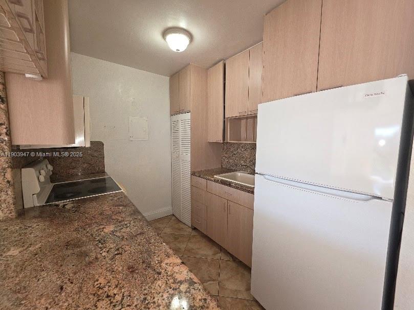 EL LAGO CONDO - Residential Lease