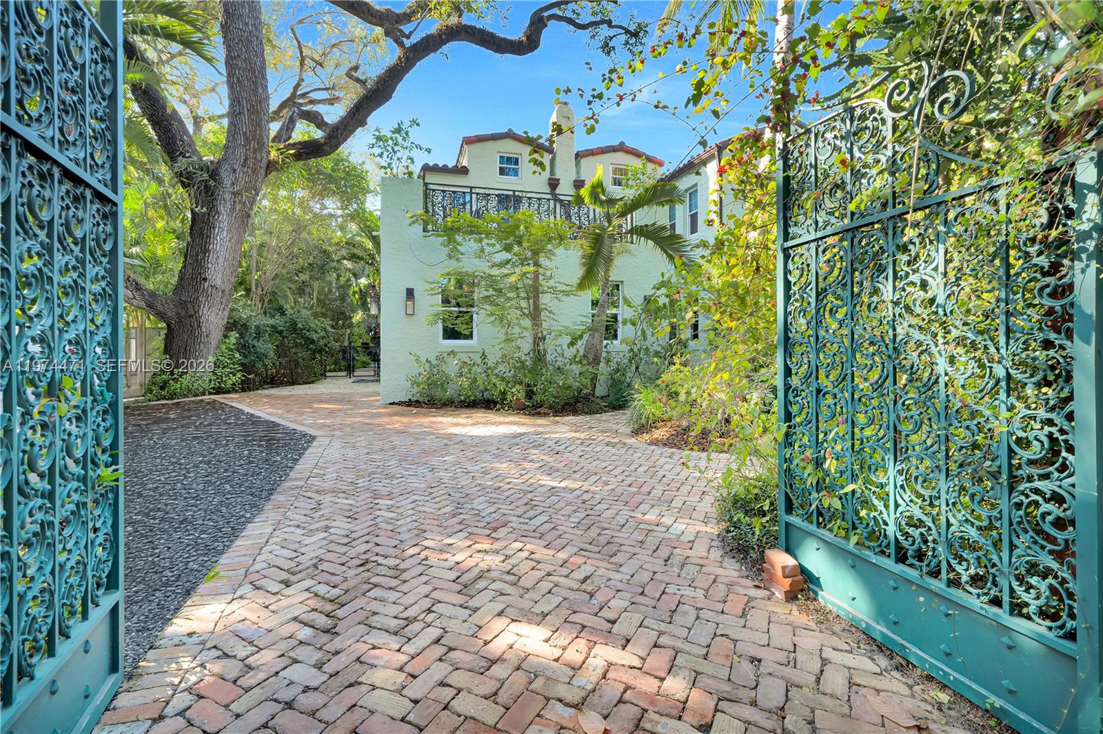 ESPANOLA HEIGHTS - Residential