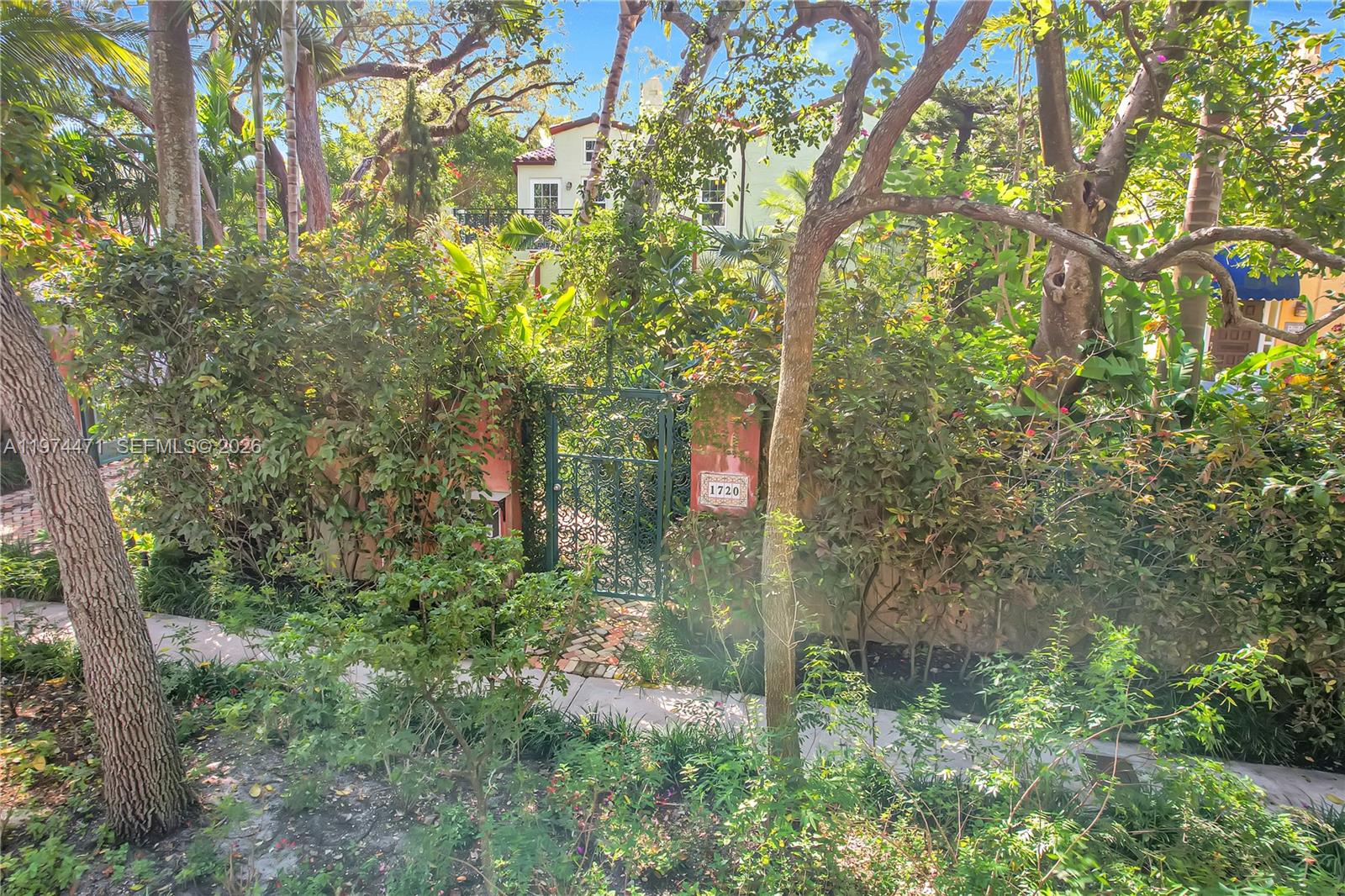 ESPANOLA HEIGHTS - Residential