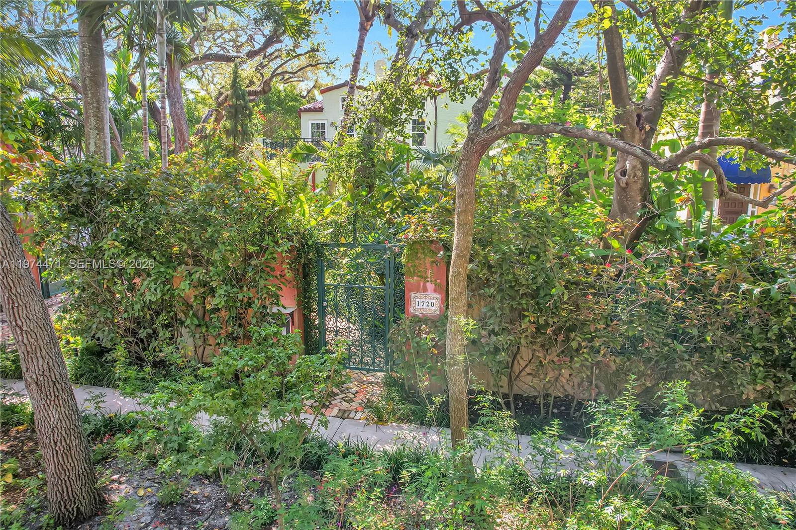 ESPANOLA HEIGHTS - Residential