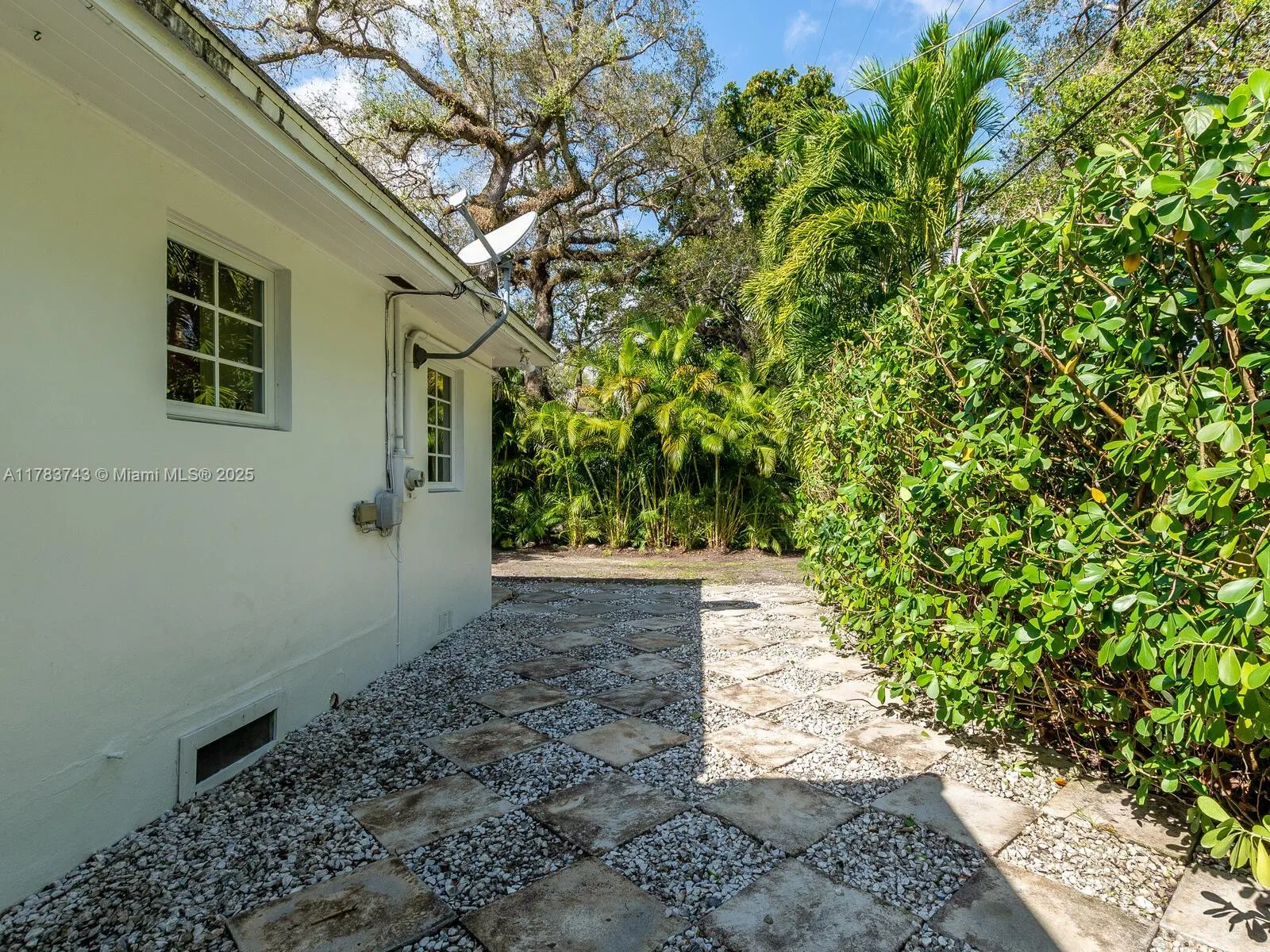 Coral Gables, Florida 33146, United States, 4 Bedrooms Bedrooms, ,4 BathroomsBathrooms,Residential,Active,110921