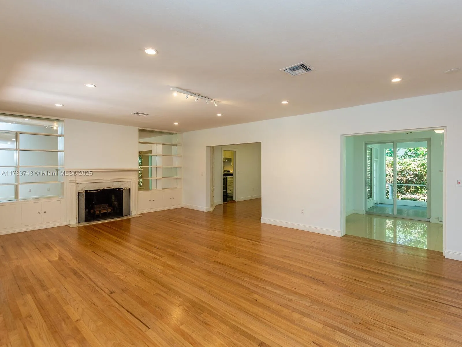 Coral Gables, Florida 33146, United States, 4 Bedrooms Bedrooms, ,4 BathroomsBathrooms,Residential,Active,110921