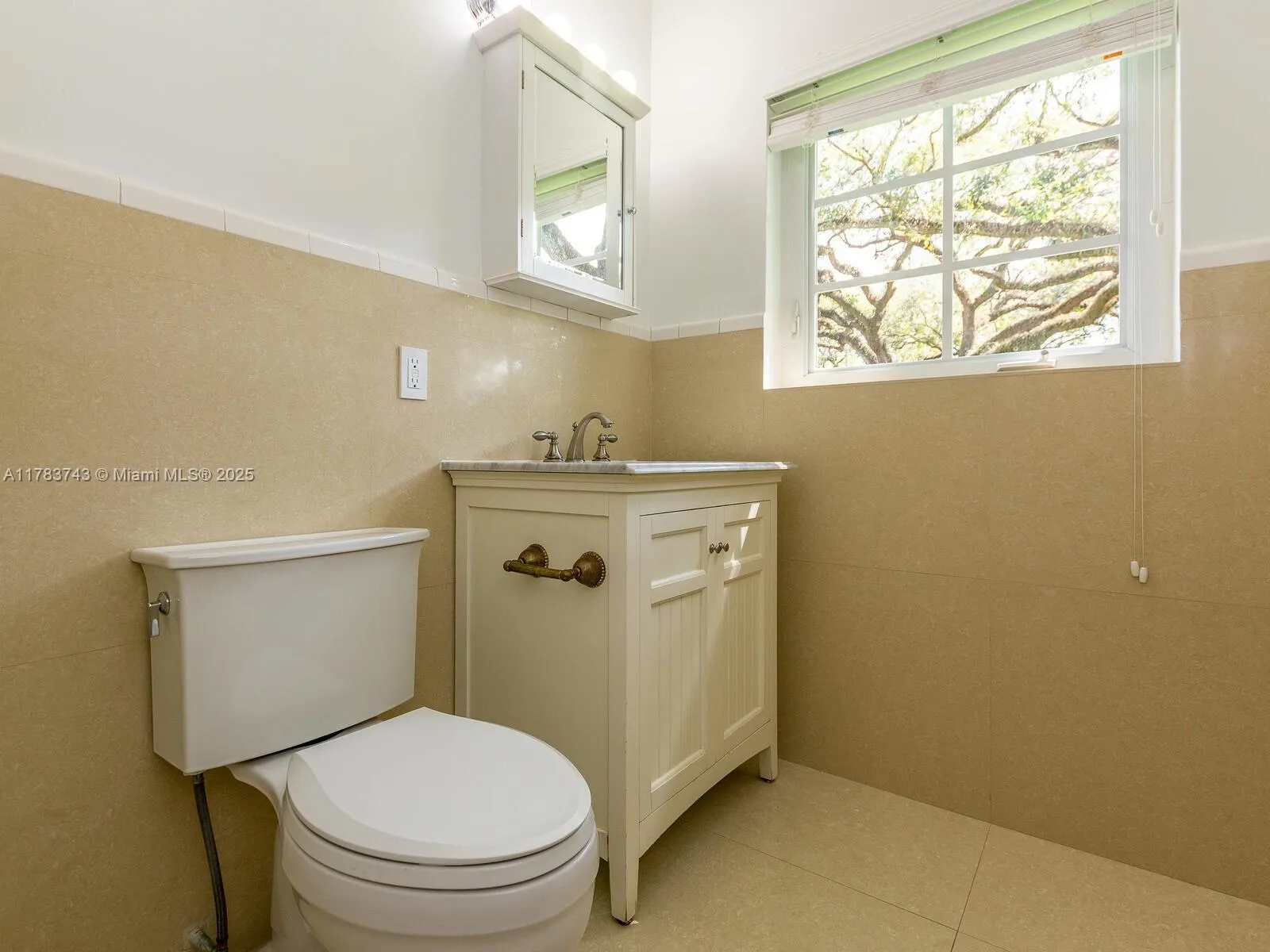 Coral Gables, Florida 33146, United States, 4 Bedrooms Bedrooms, ,4 BathroomsBathrooms,Residential,Active,110921