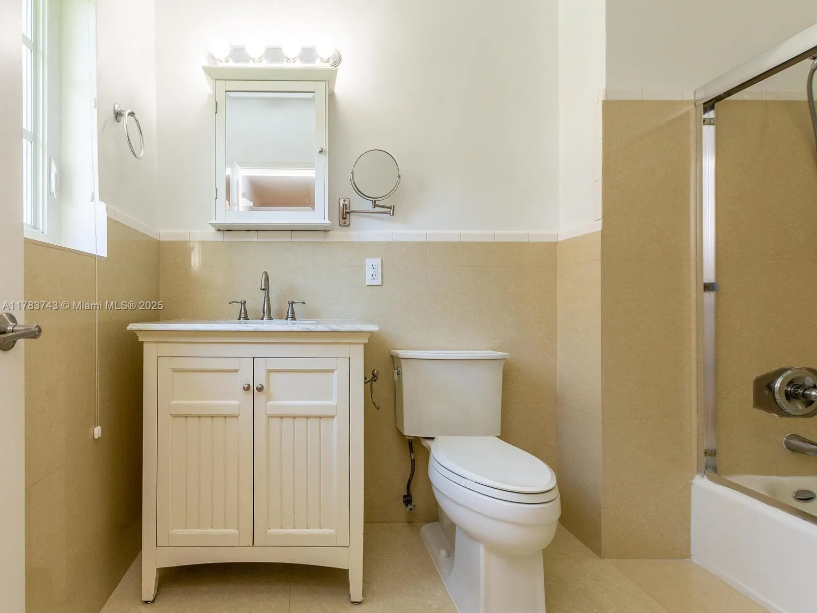 Coral Gables, Florida 33146, United States, 4 Bedrooms Bedrooms, ,4 BathroomsBathrooms,Residential,Active,110921