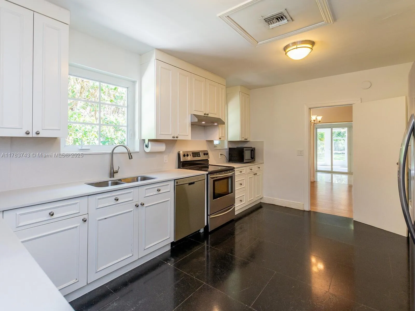 Coral Gables, Florida 33146, United States, 4 Bedrooms Bedrooms, ,4 BathroomsBathrooms,Residential,Active,110921