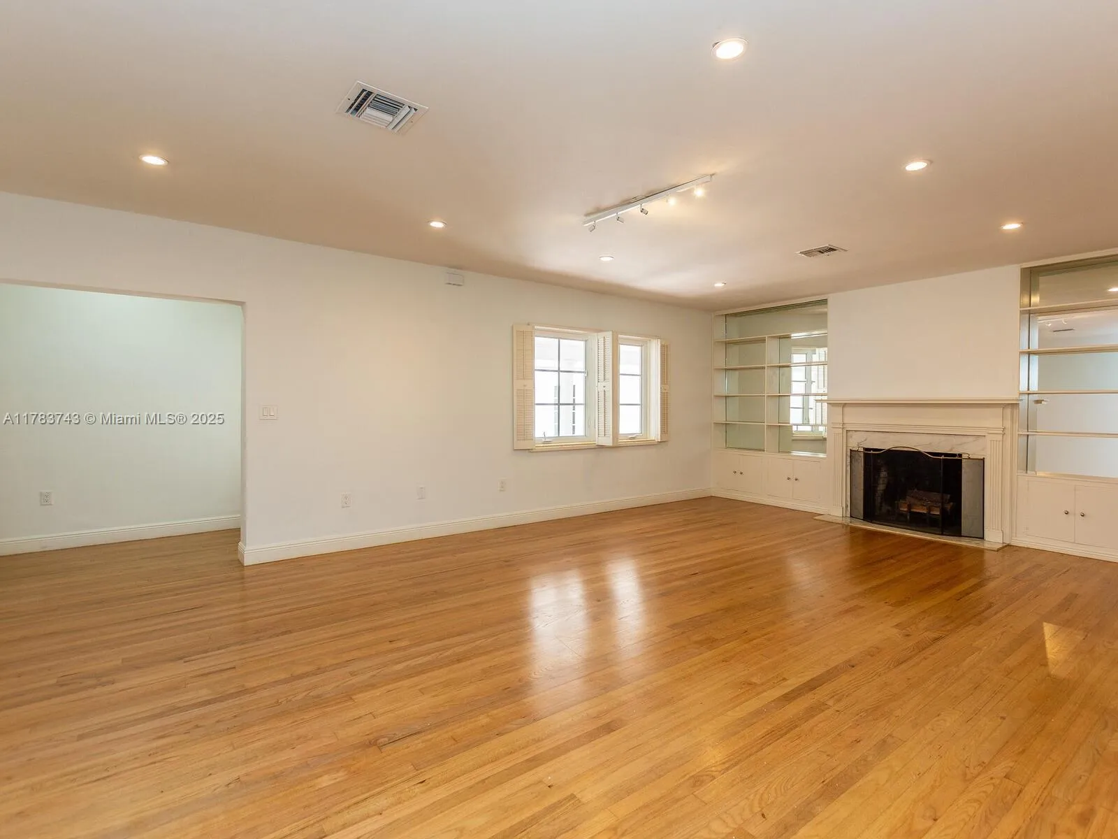 Coral Gables, Florida 33146, United States, 4 Bedrooms Bedrooms, ,4 BathroomsBathrooms,Residential,Active,110921