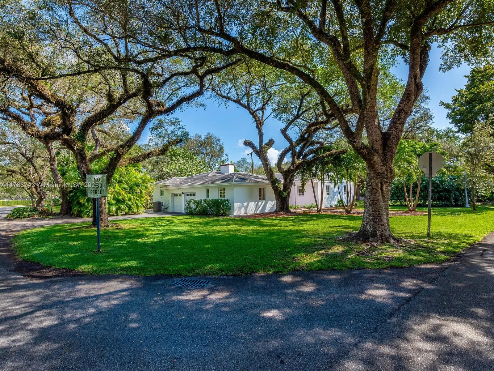 Coral Gables, Florida 33146, United States, 4 Bedrooms Bedrooms, ,4 BathroomsBathrooms,Residential,Active,110921