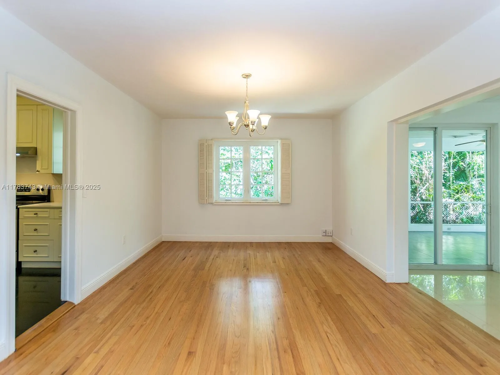 Coral Gables, Florida 33146, United States, 4 Bedrooms Bedrooms, ,4 BathroomsBathrooms,Residential,Active,110921