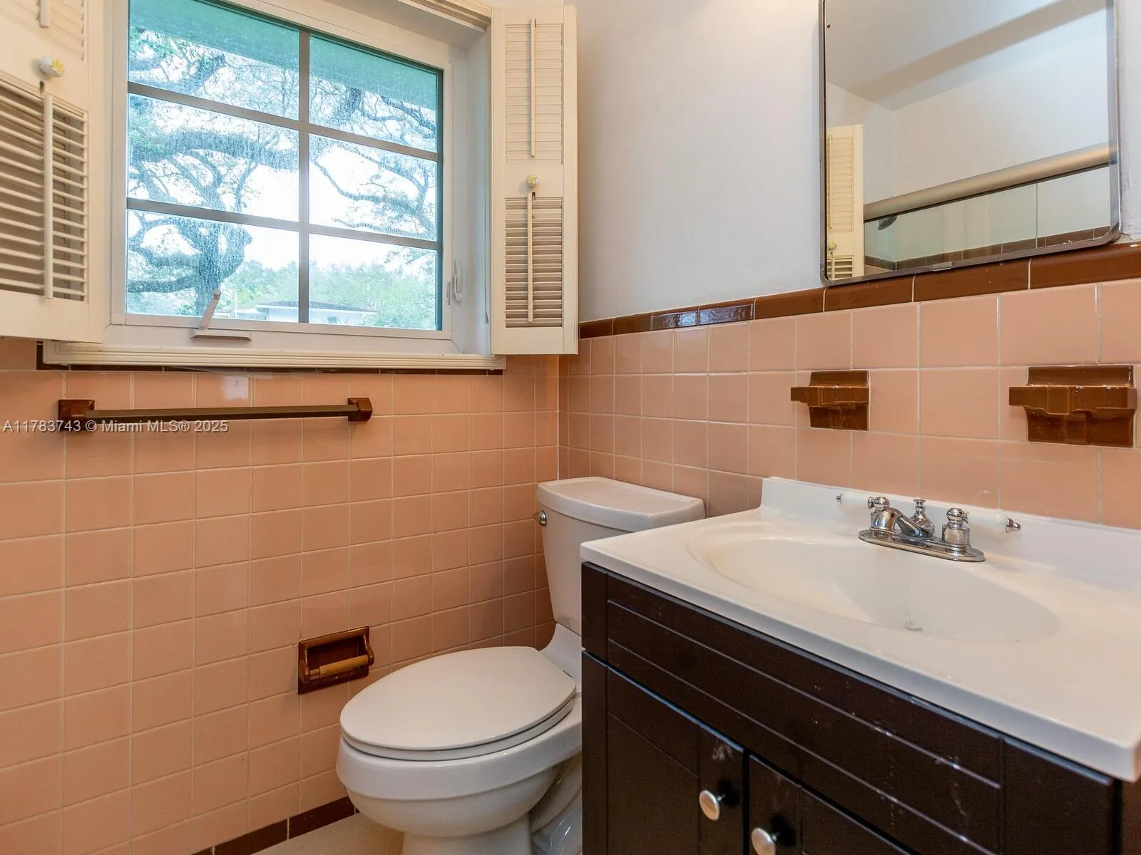 Coral Gables, Florida 33146, United States, 4 Bedrooms Bedrooms, ,4 BathroomsBathrooms,Residential,Active,110921