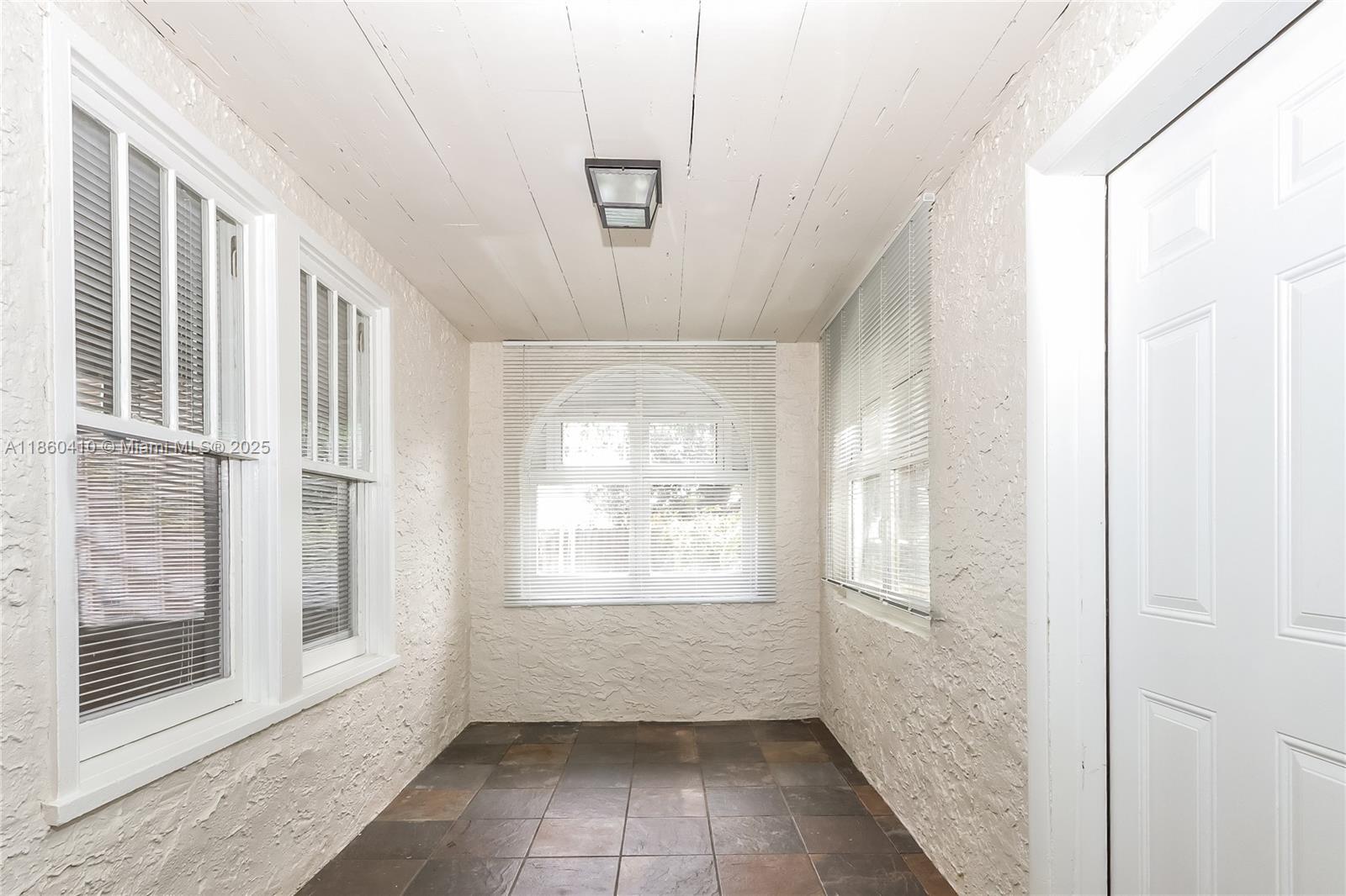 COLONIAL ESTATES - Residential Lease