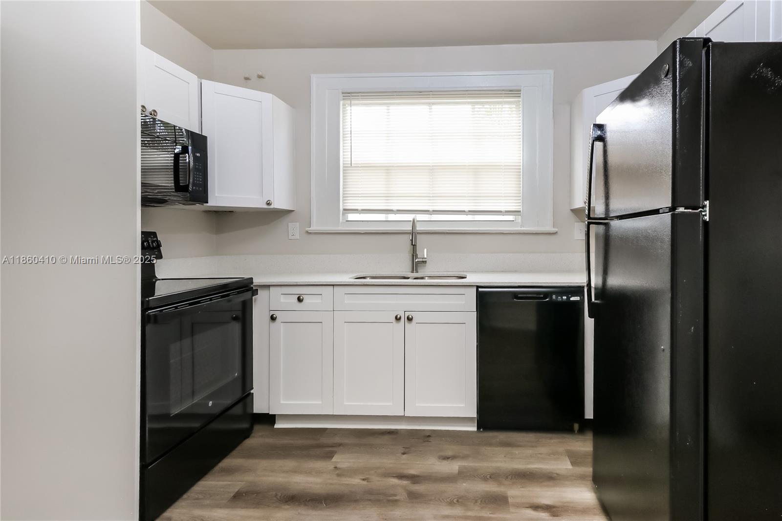 COLONIAL ESTATES - Residential Lease