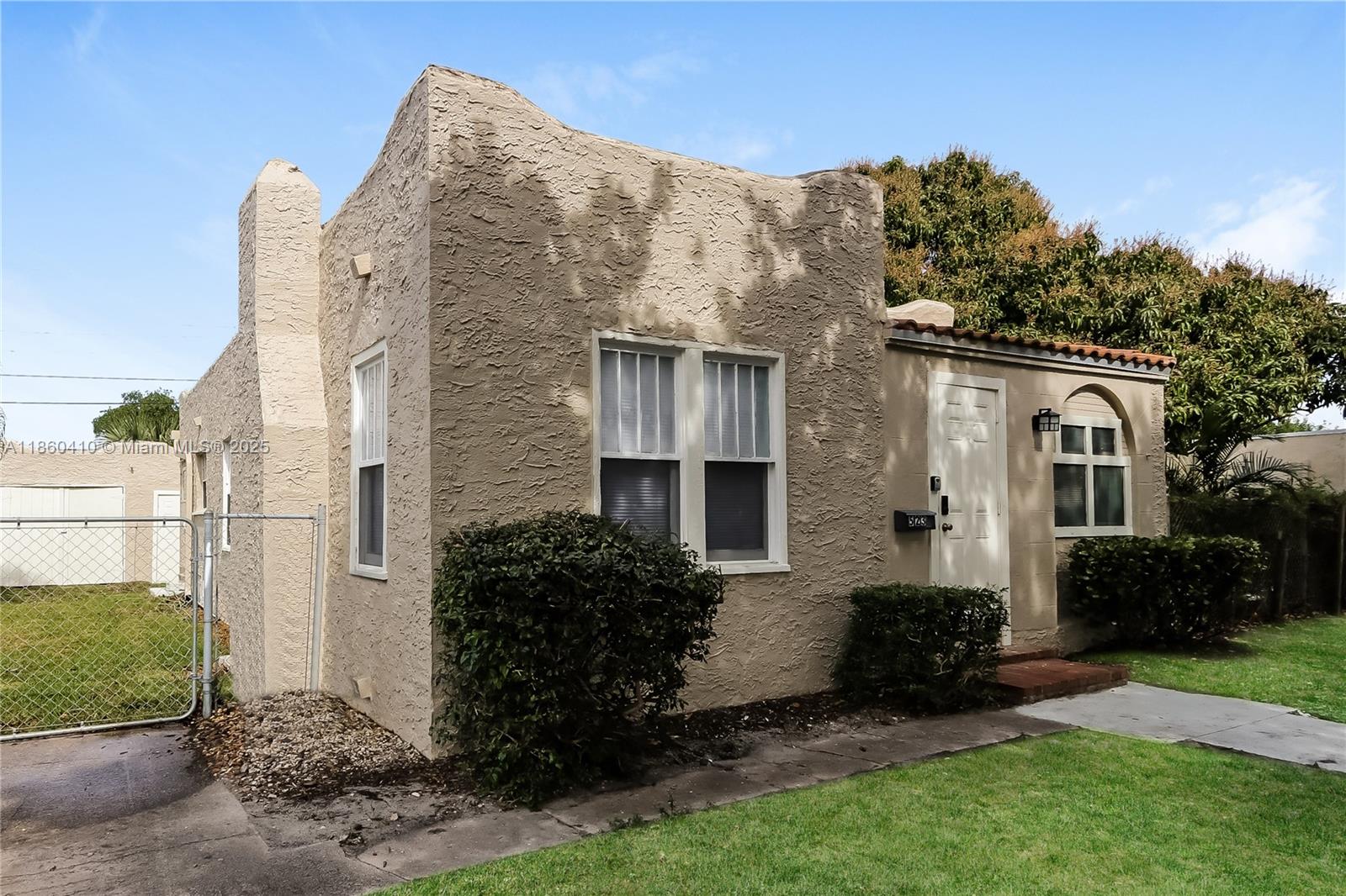 COLONIAL ESTATES - Residential Lease