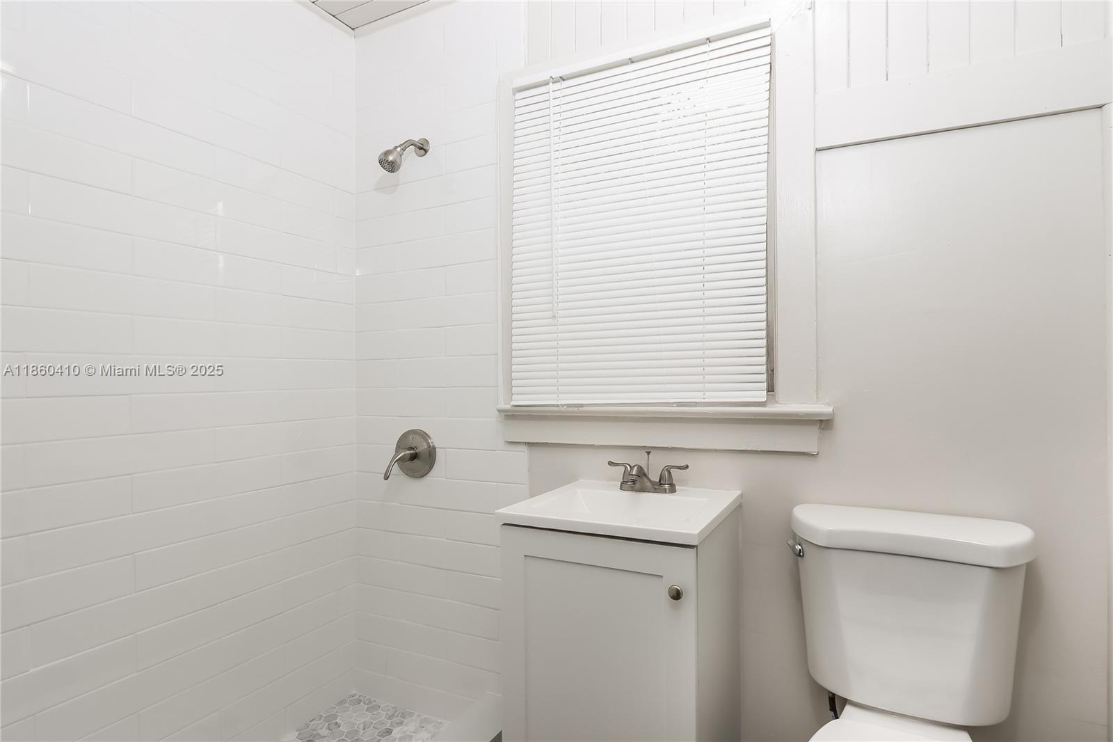 COLONIAL ESTATES - Residential Lease