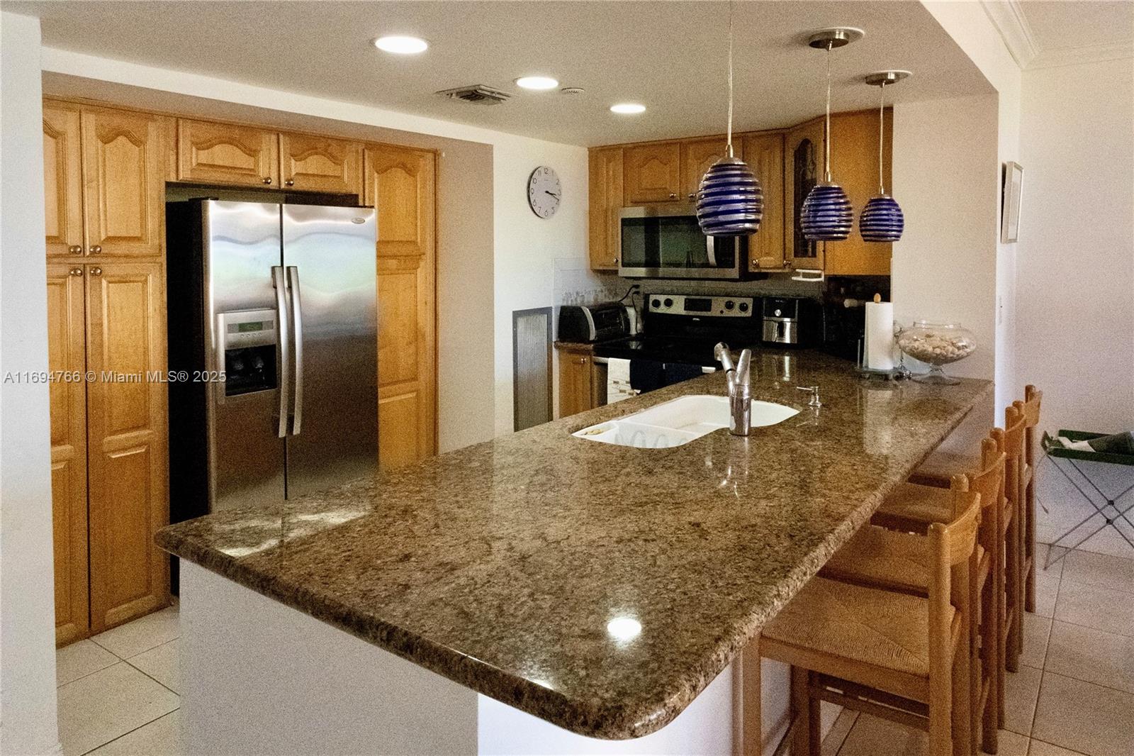 2555 Collins Ave 308