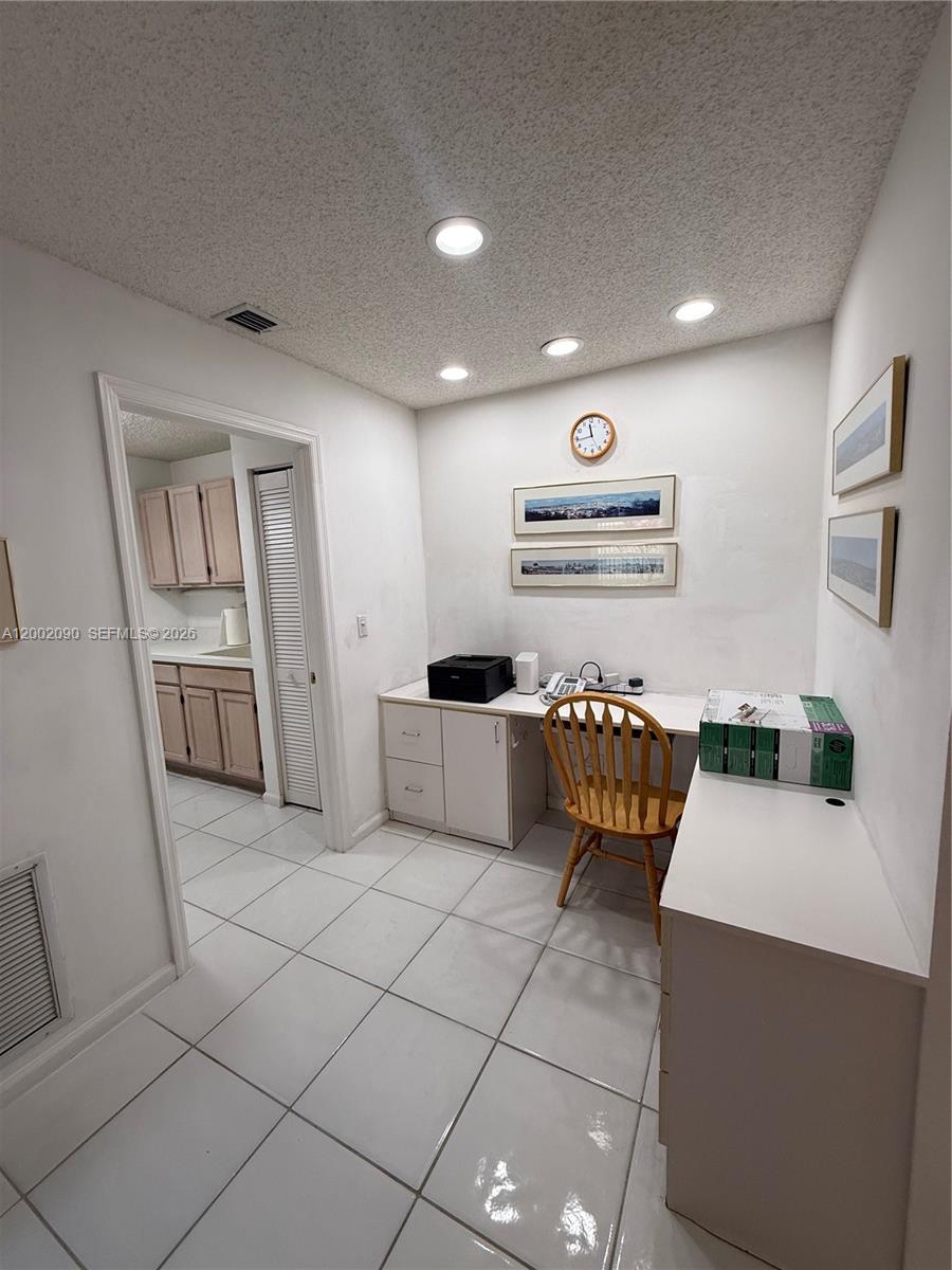 TROPICAL LAKES PH 2 - Residential