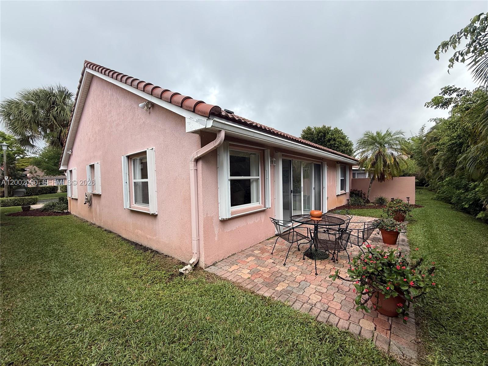 TROPICAL LAKES PH 2 - Residential