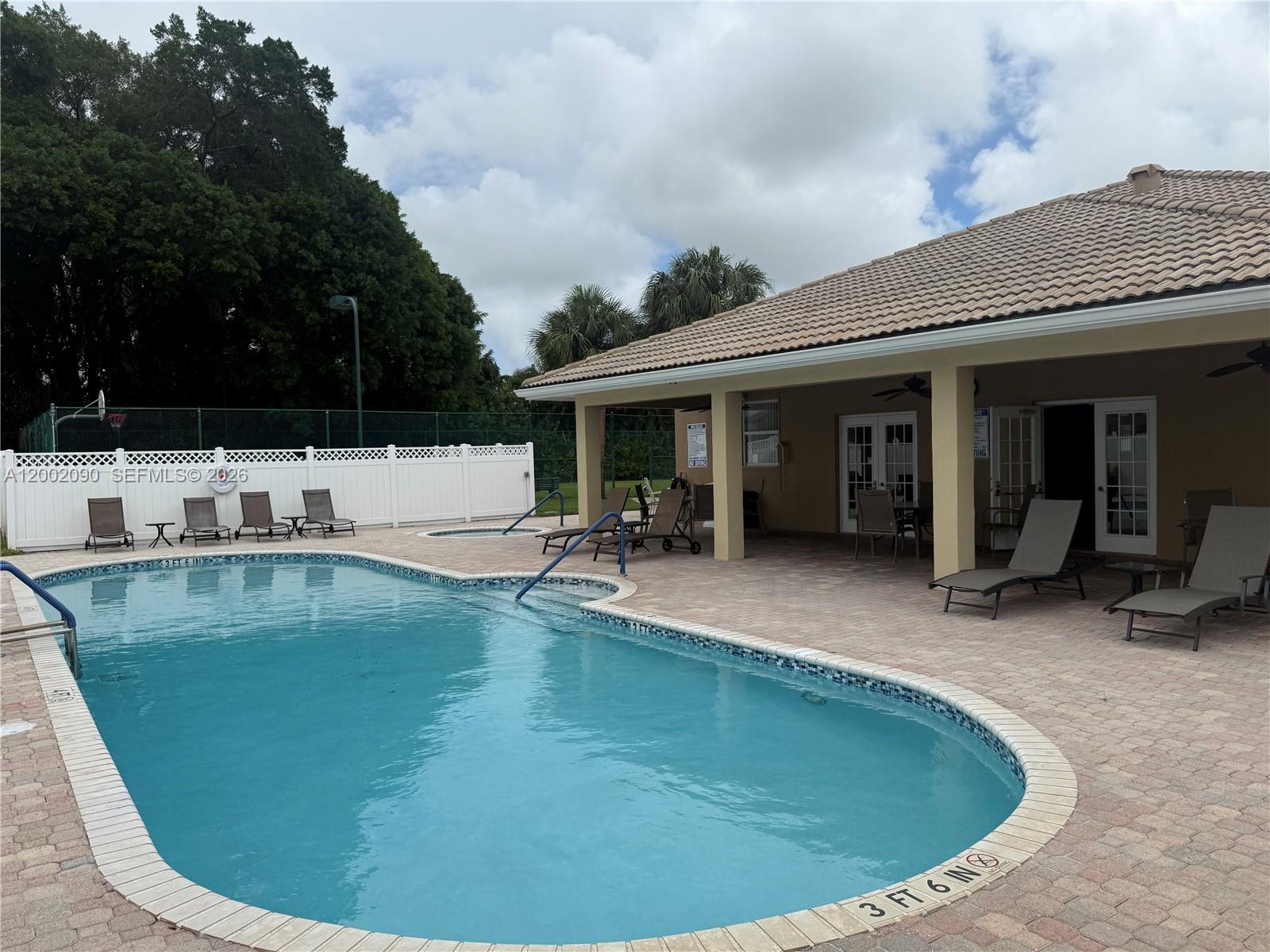 TROPICAL LAKES PH 2 - Residential