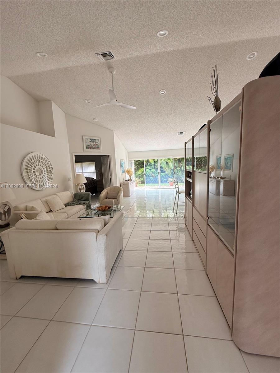 TROPICAL LAKES PH 2 - Residential