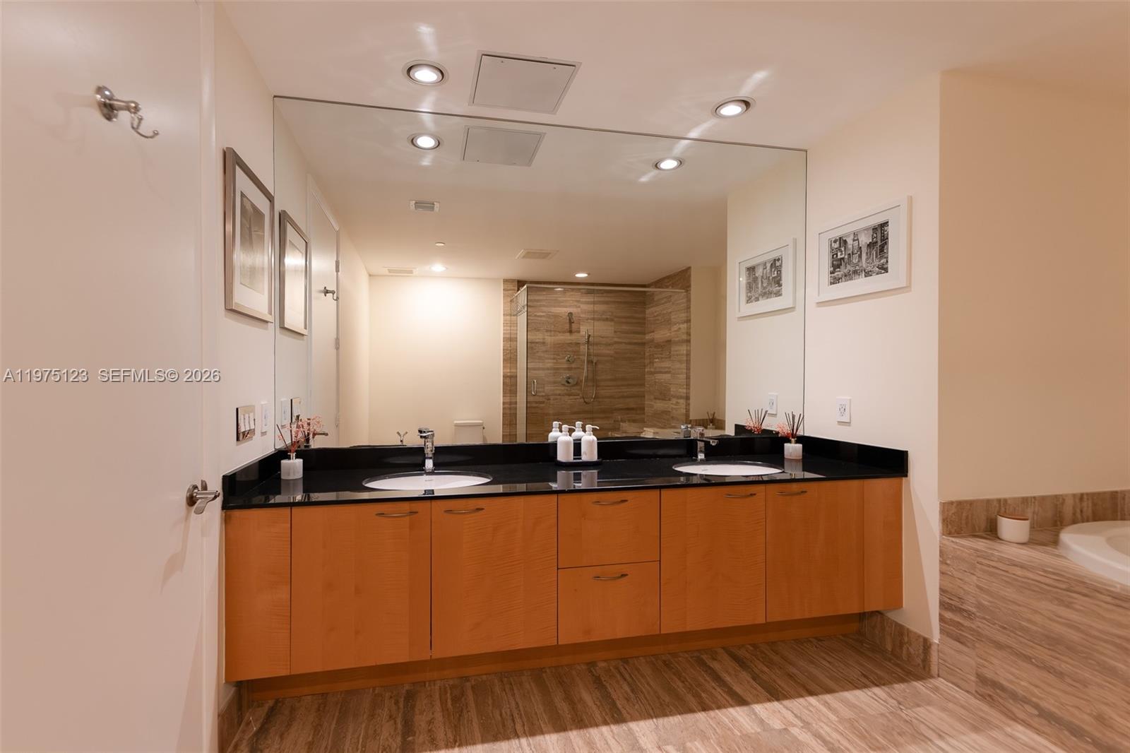 TDR TOWER II CONDO - Residential