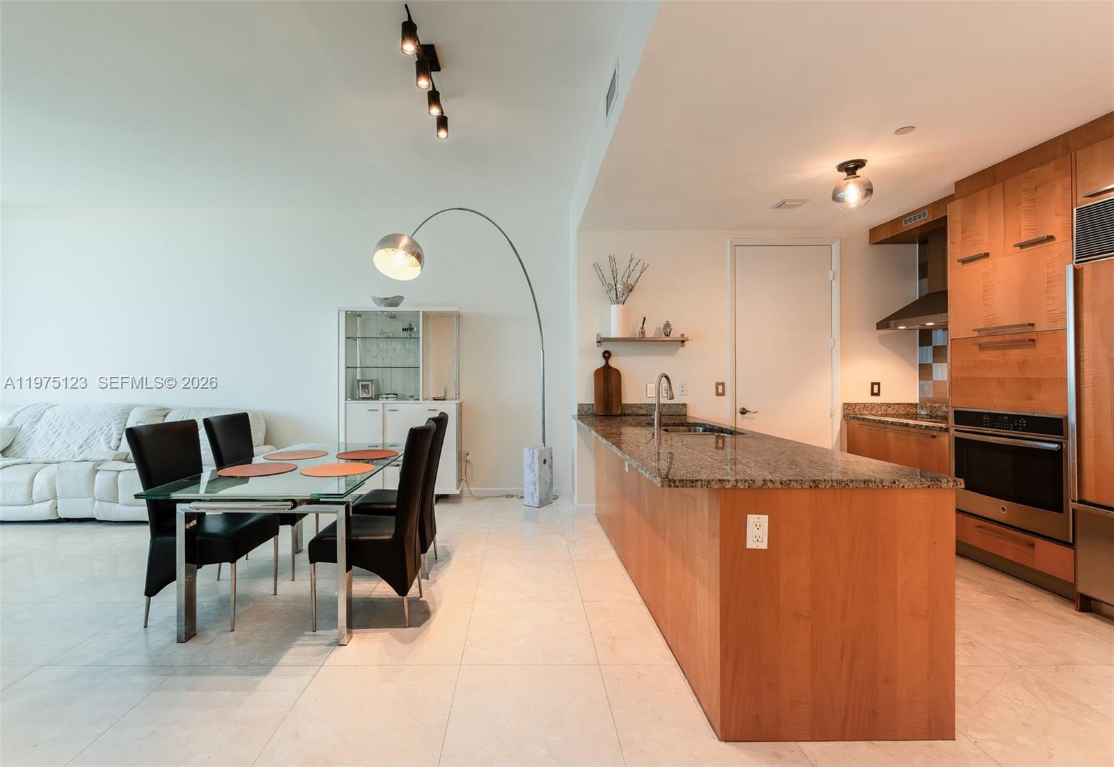 TDR TOWER II CONDO - Residential