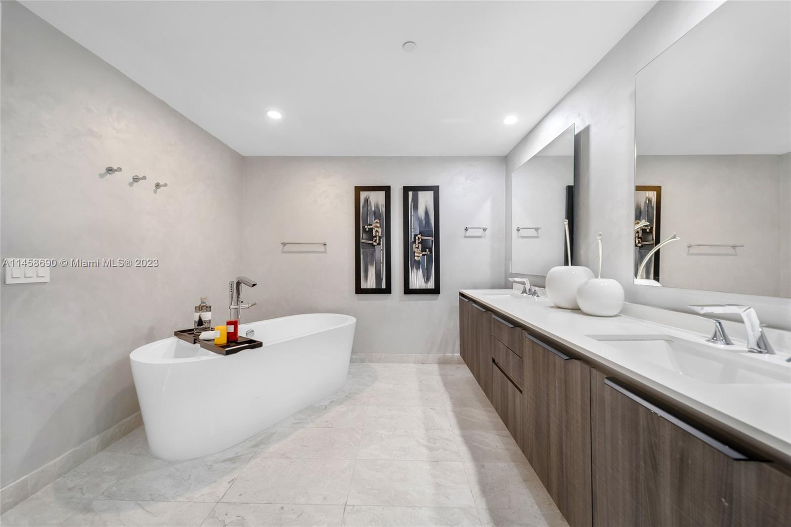 ARIA ON THE BAY CONDO - Residential