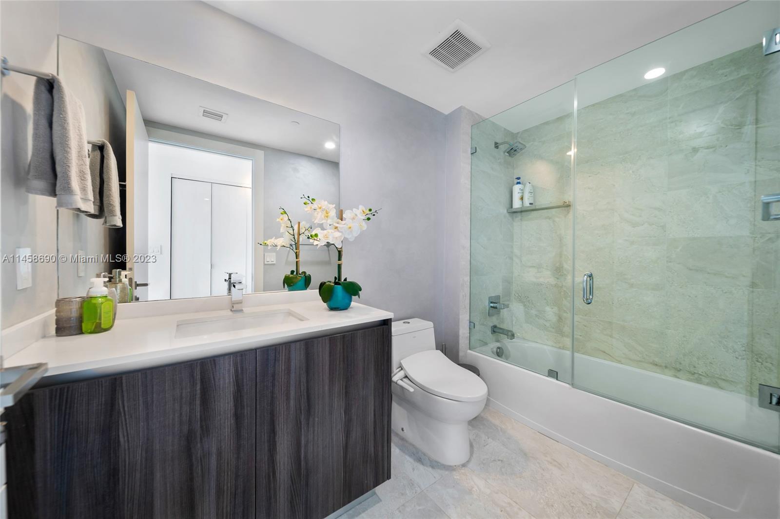 ARIA ON THE BAY CONDO - Residential