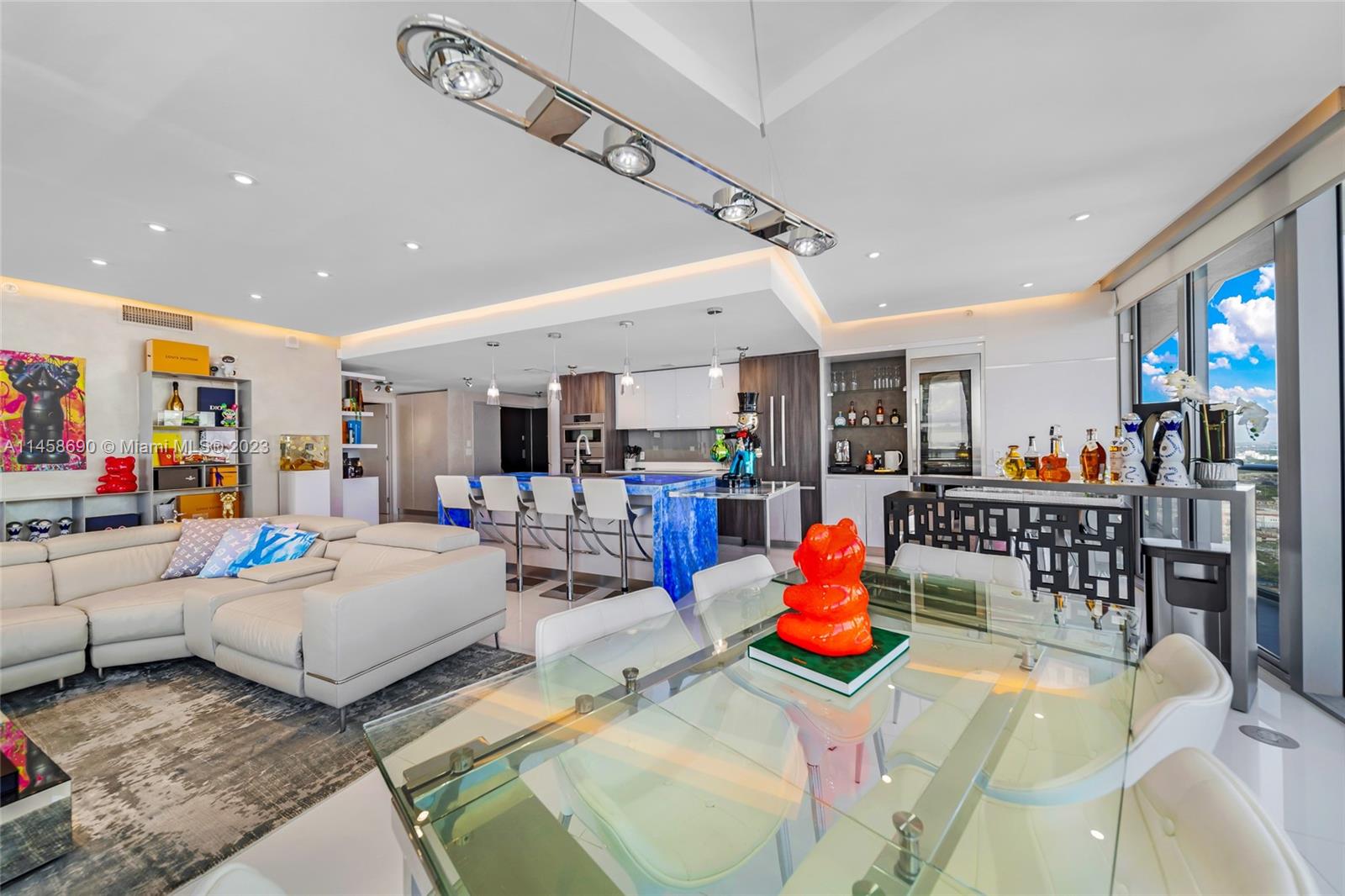 ARIA ON THE BAY CONDO - Residential