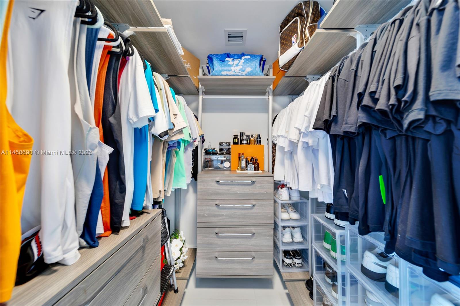 ARIA ON THE BAY CONDO - Residential