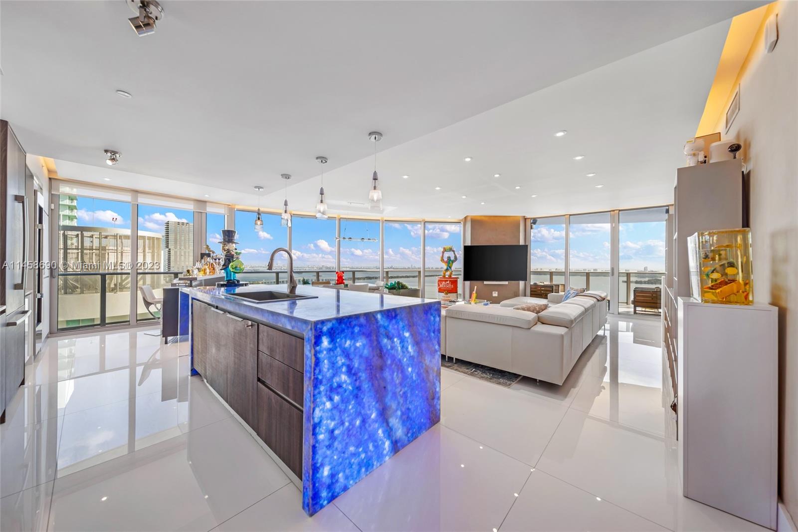 ARIA ON THE BAY CONDO - Residential