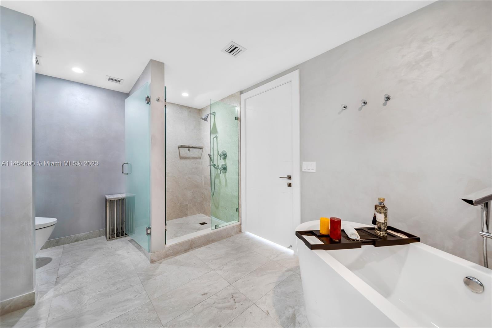 ARIA ON THE BAY CONDO - Residential