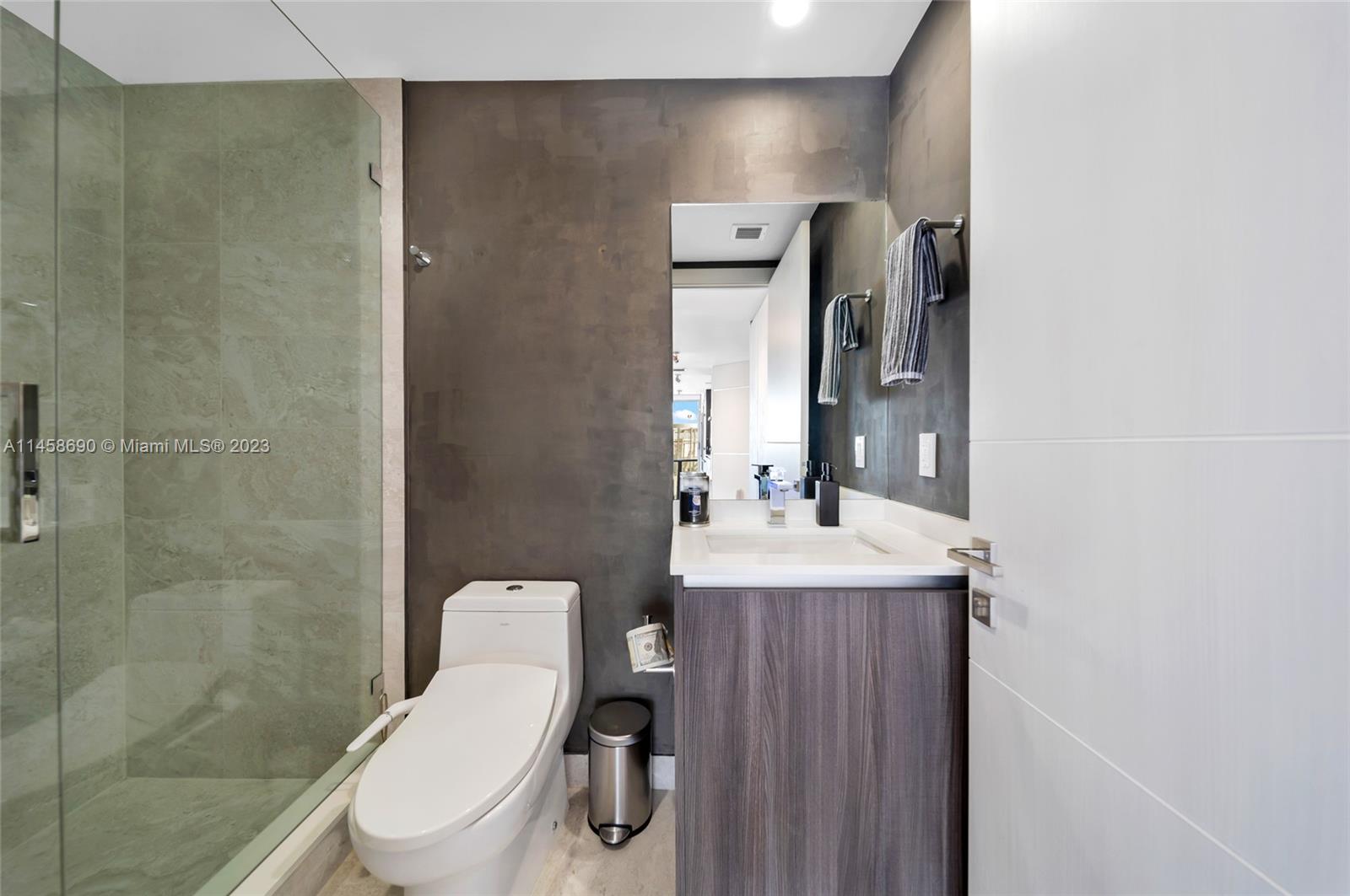 ARIA ON THE BAY CONDO - Residential