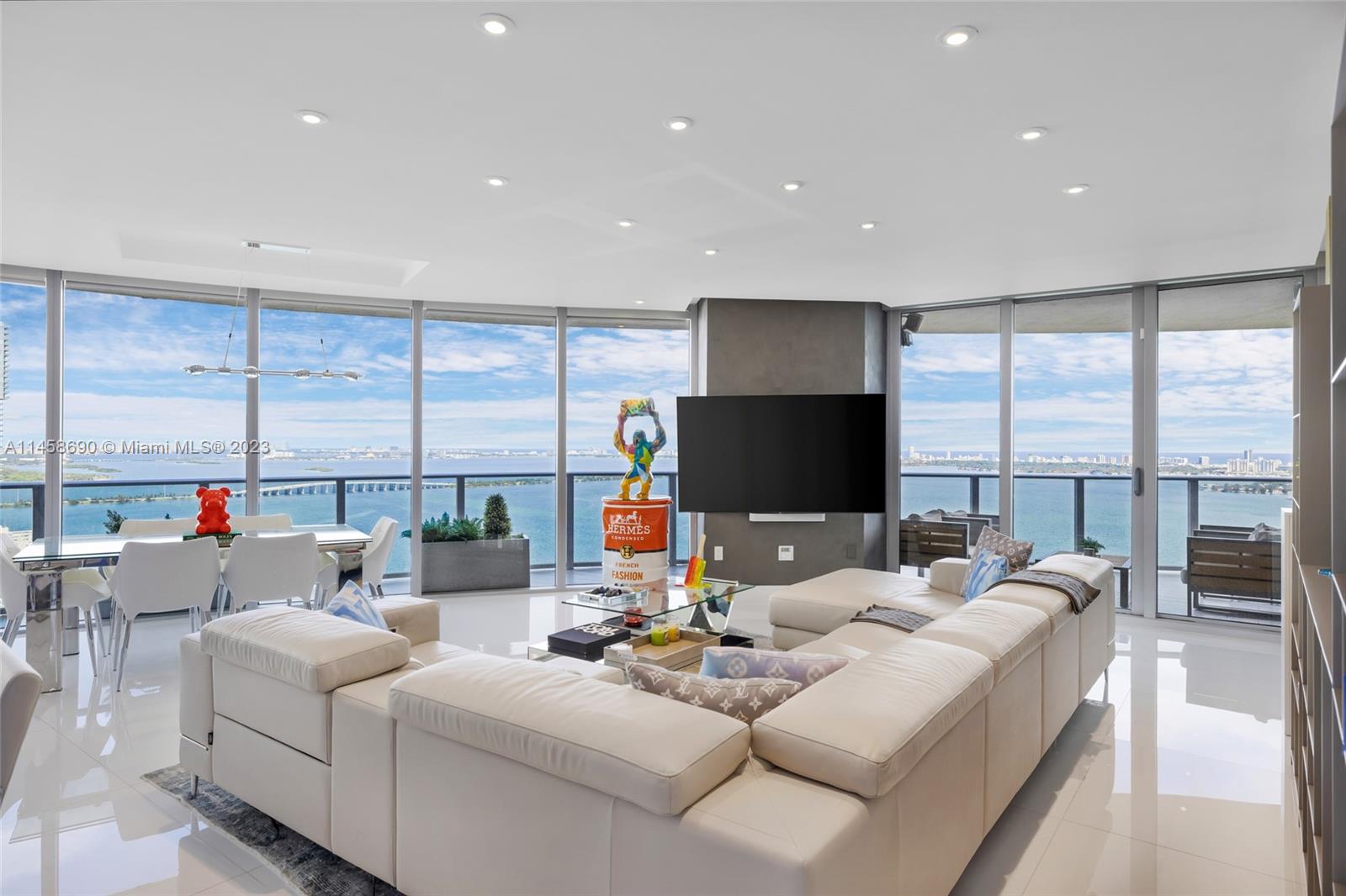 ARIA ON THE BAY CONDO - Residential