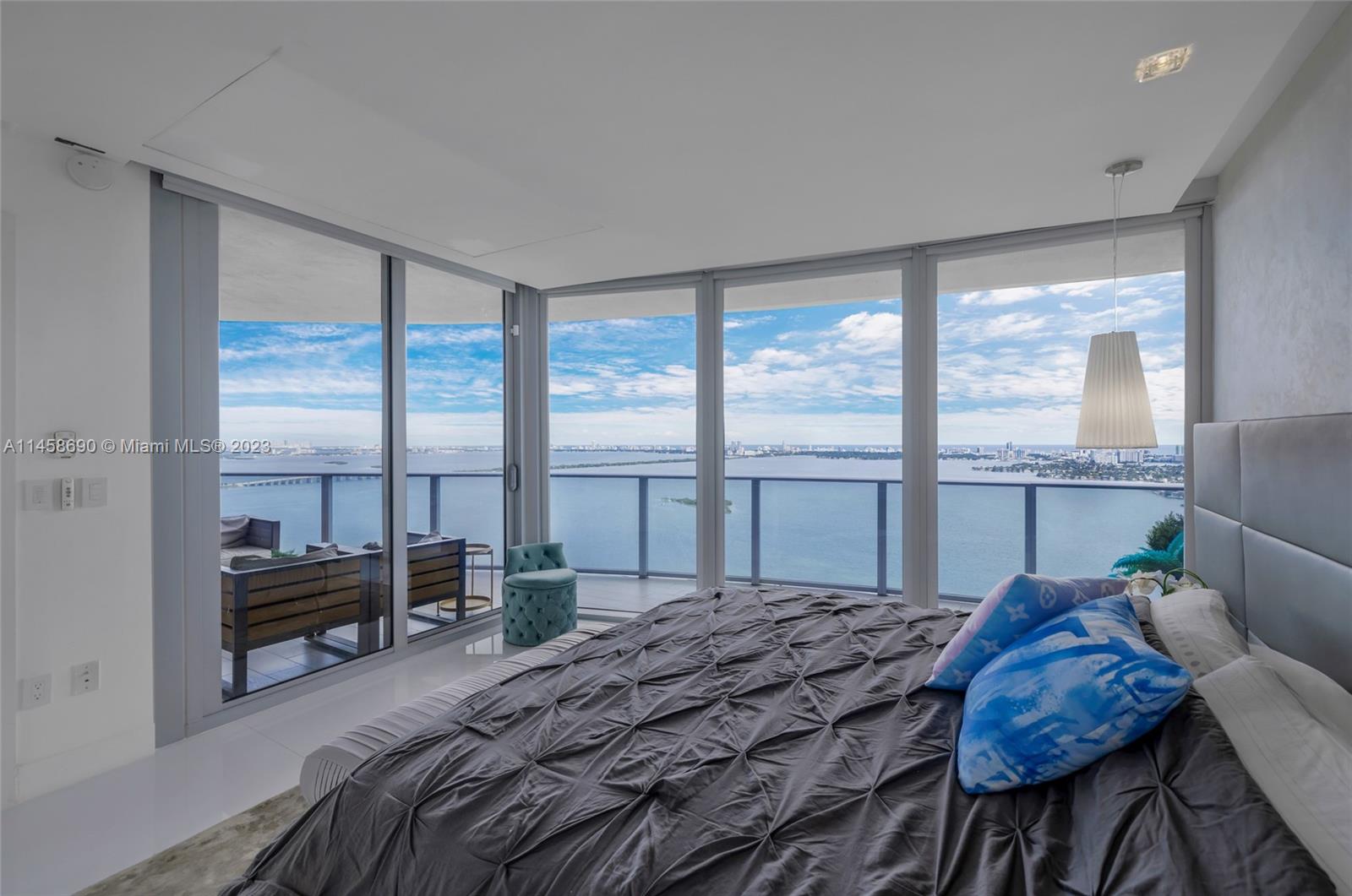 ARIA ON THE BAY CONDO - Residential
