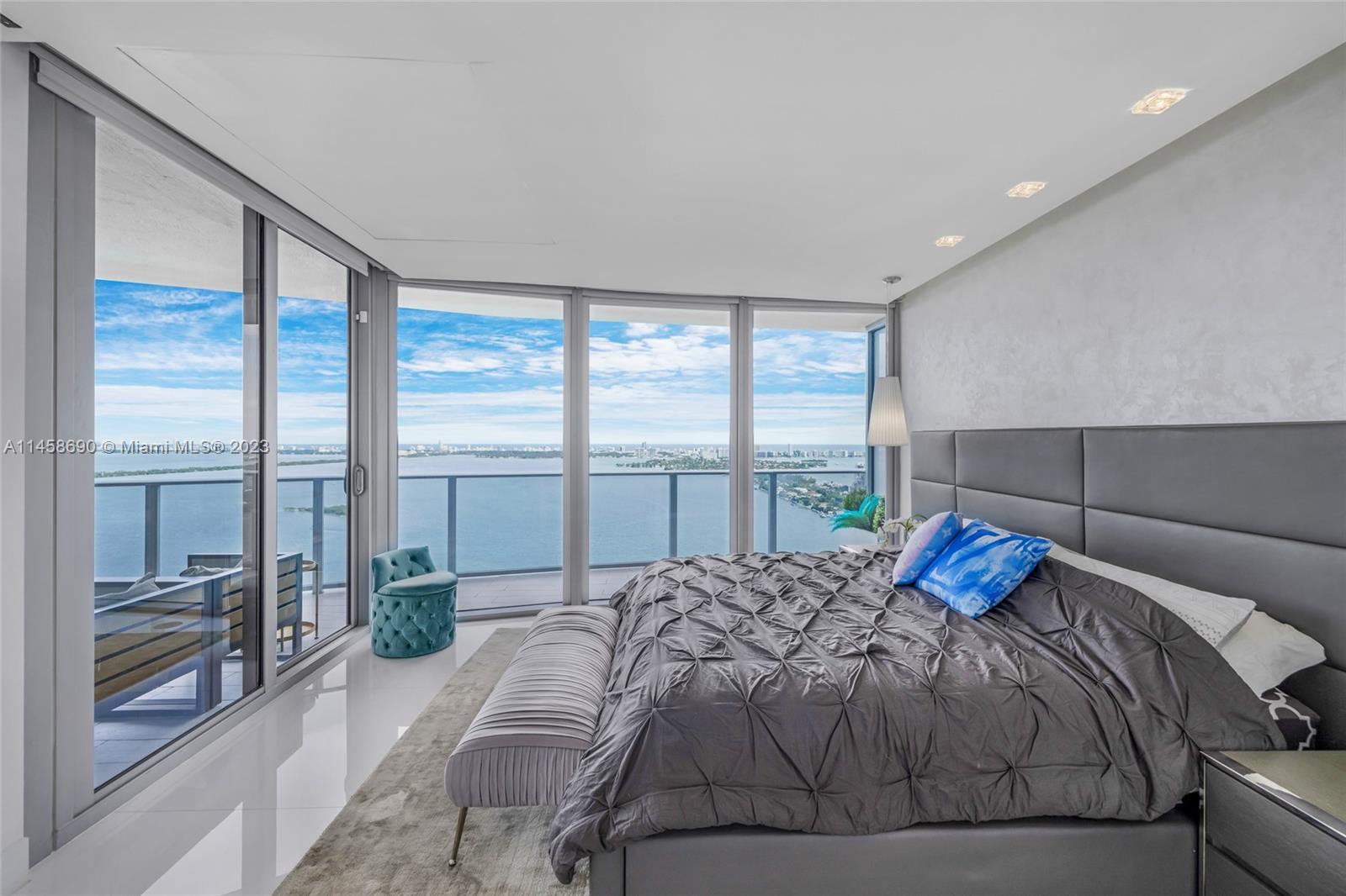 ARIA ON THE BAY CONDO - Residential