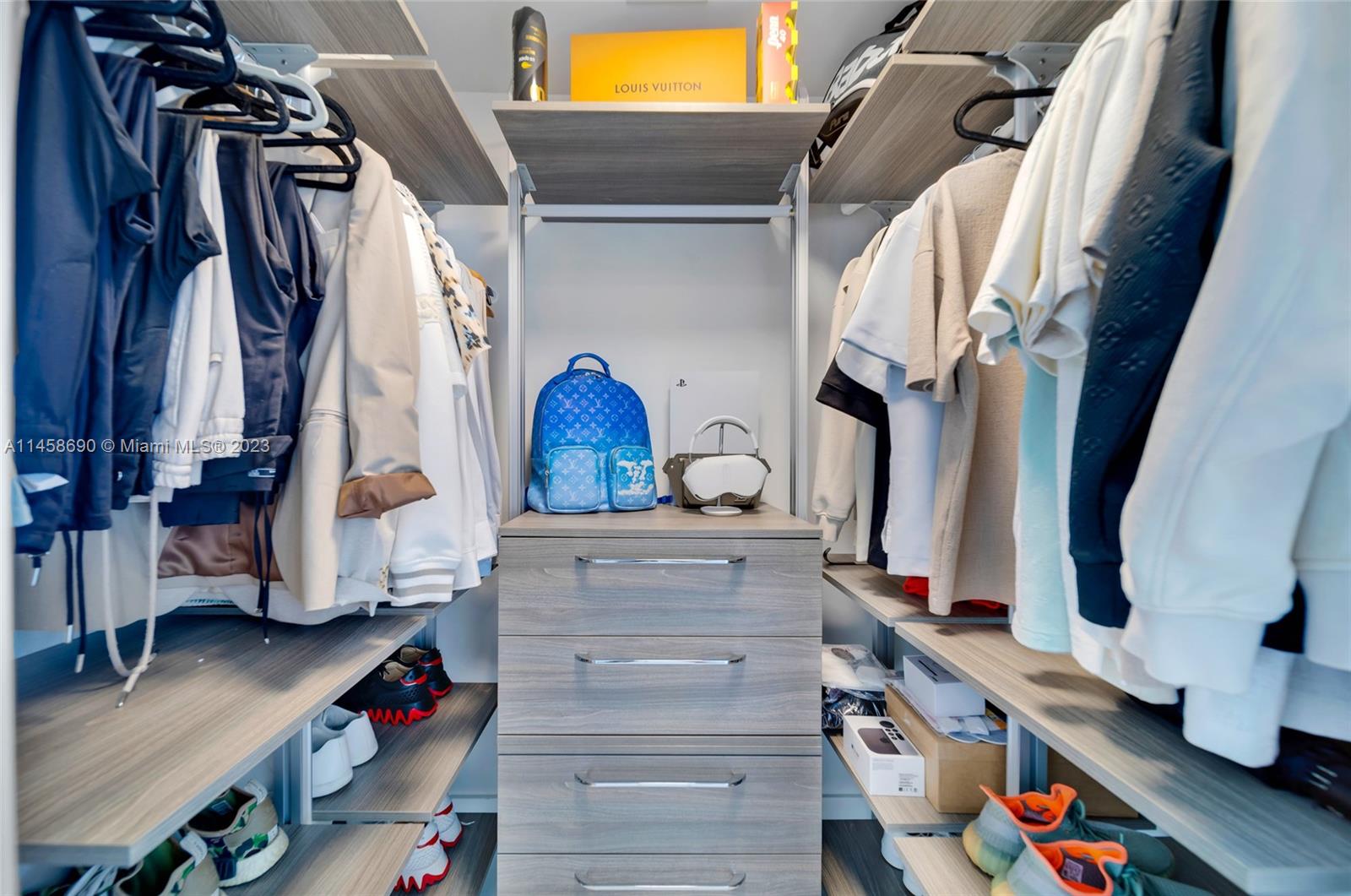 ARIA ON THE BAY CONDO - Residential