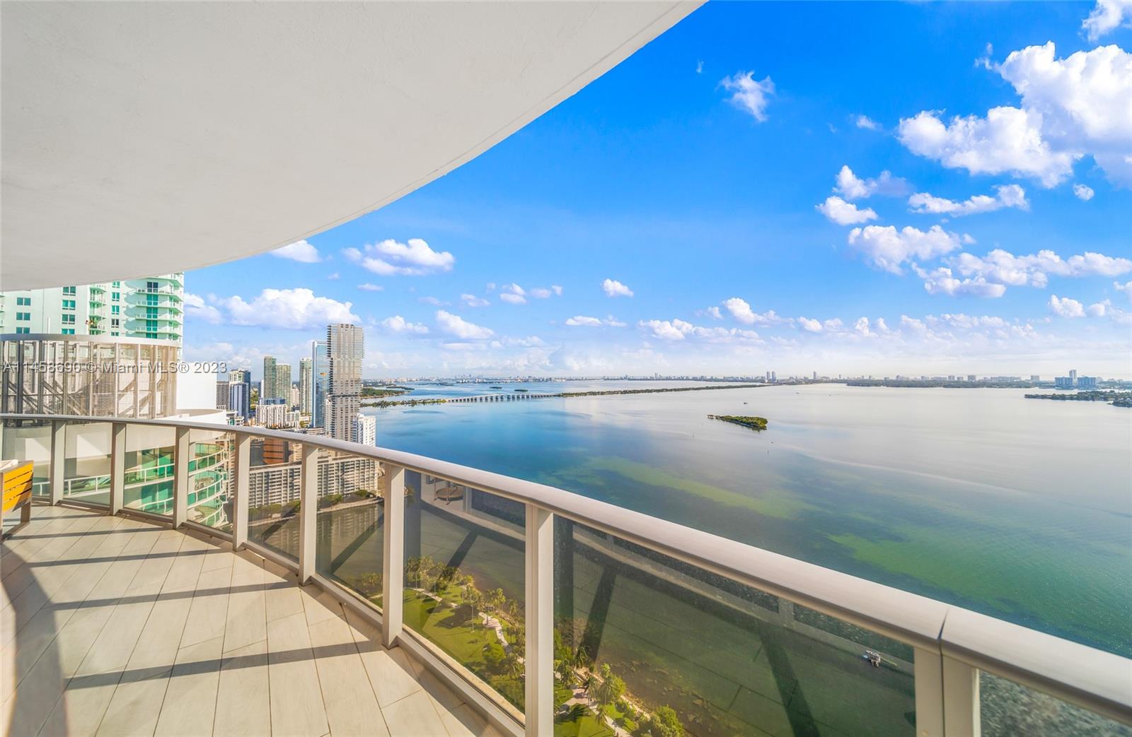 ARIA ON THE BAY CONDO - Residential