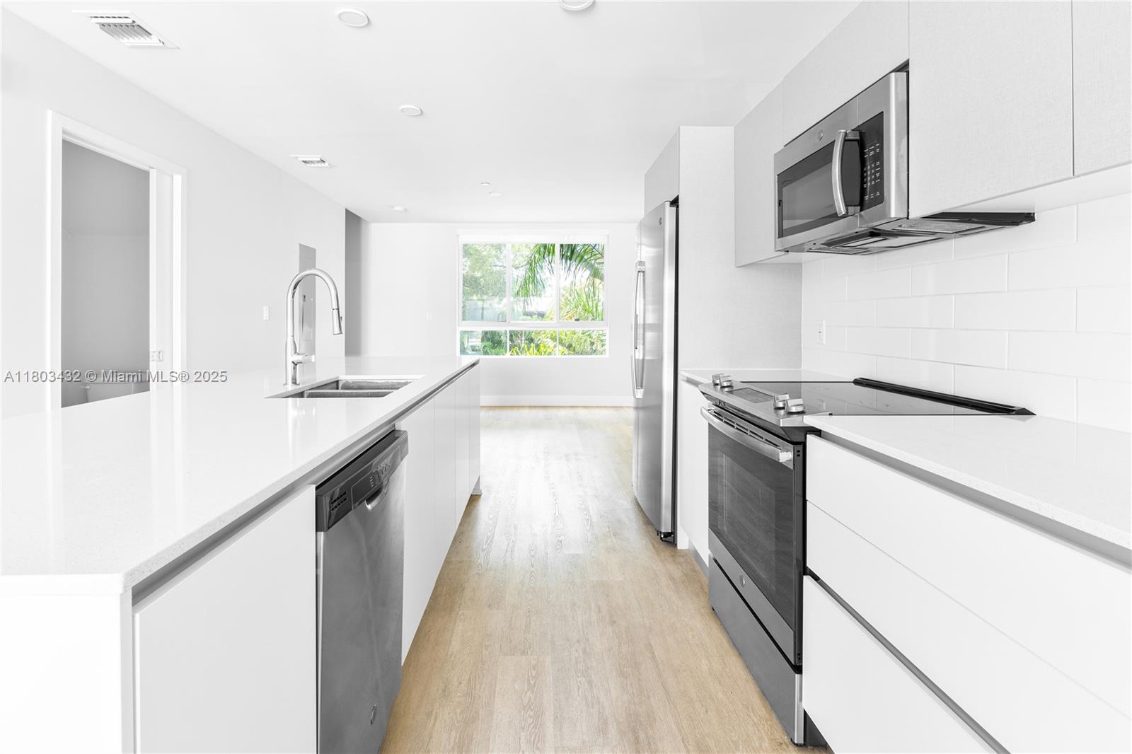 Rental Property at 2555 Ne 193rd St 2221, Miami, Broward County, Florida - Bedrooms: 2 
Bathrooms: 3  - $2,800 MO.