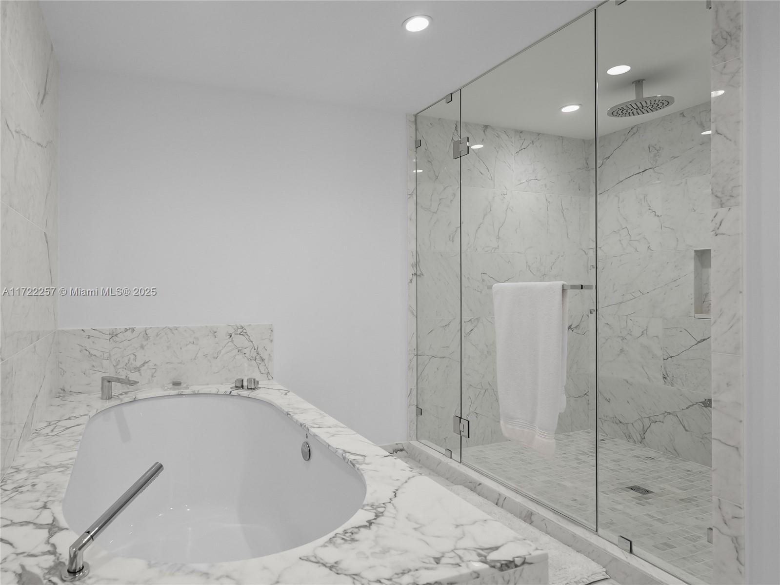 ONDA CONDO - Residential
