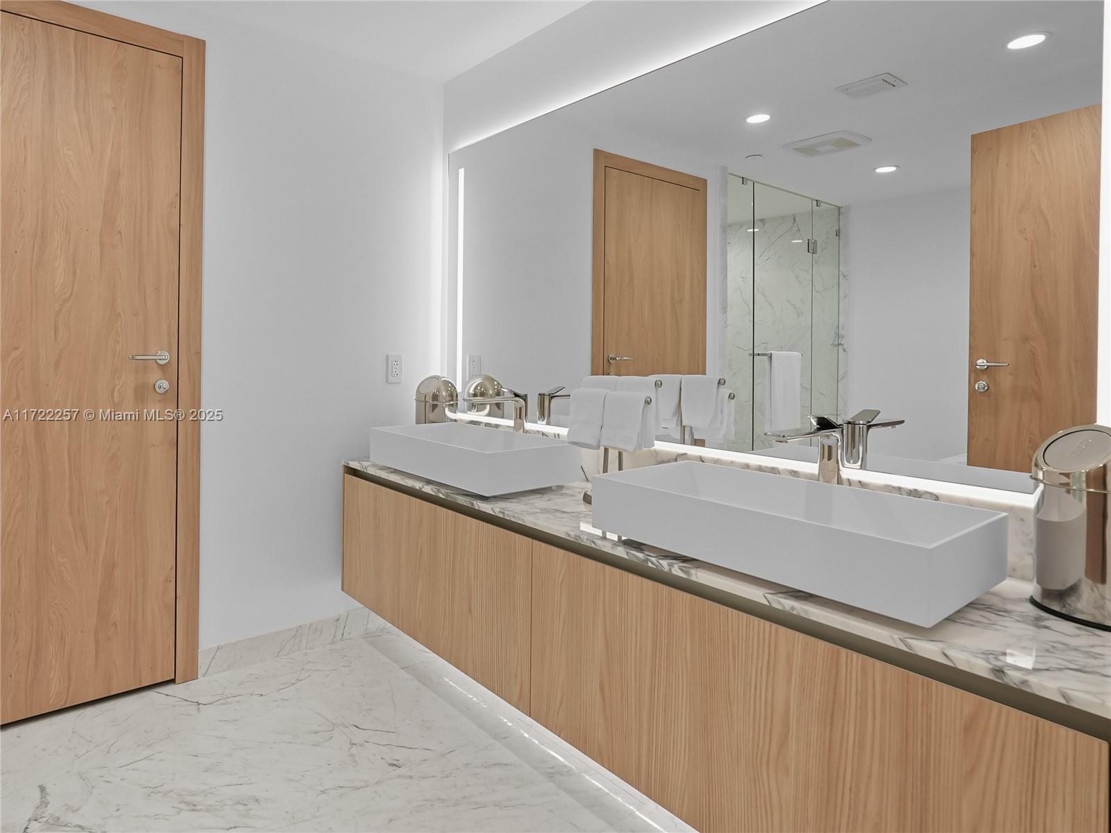ONDA CONDO - Residential