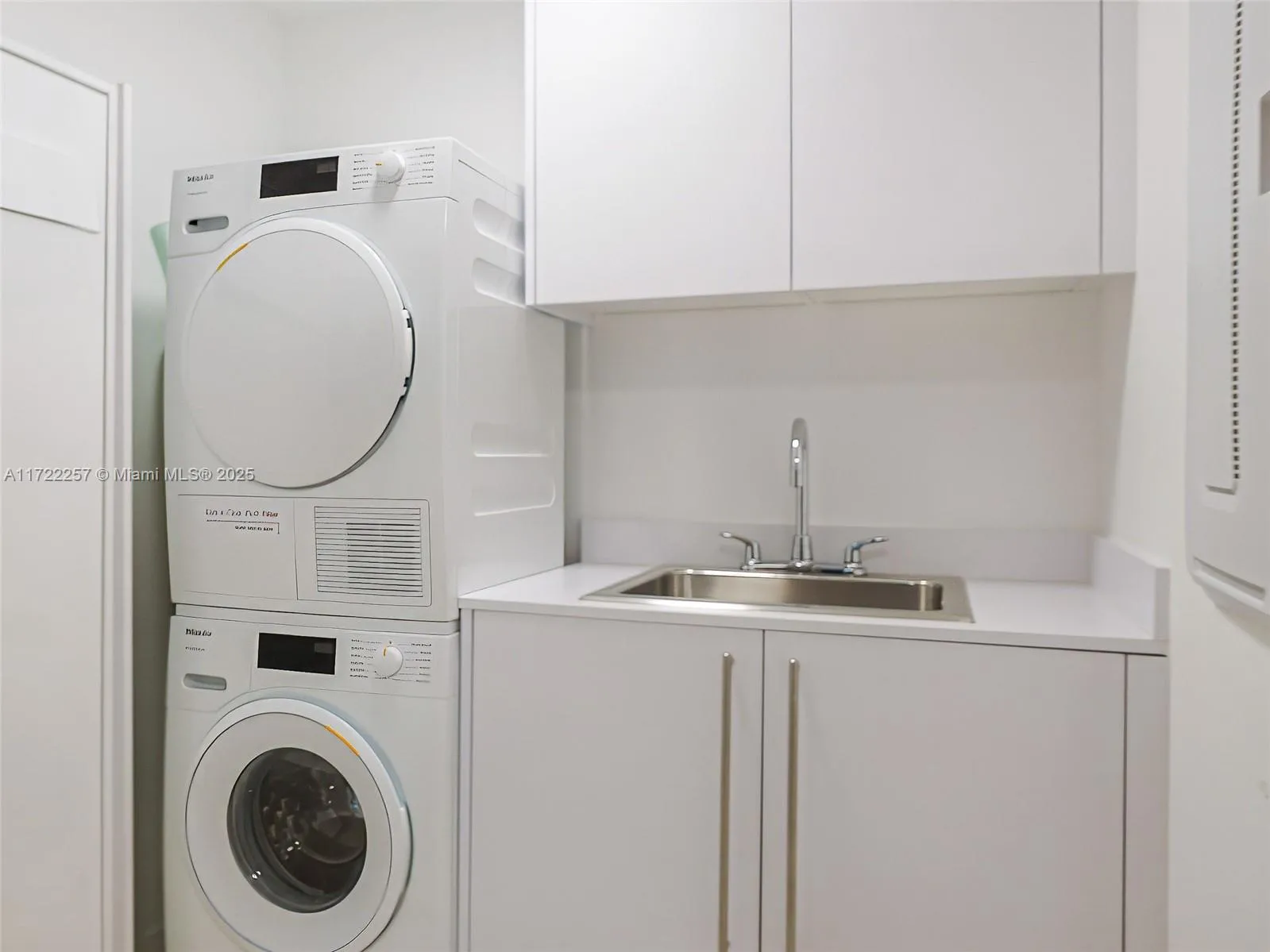 Bay Harbor Islands, Florida 33154, United States, 3 Bedrooms Bedrooms, ,3 BathroomsBathrooms,Residential,Active,17337