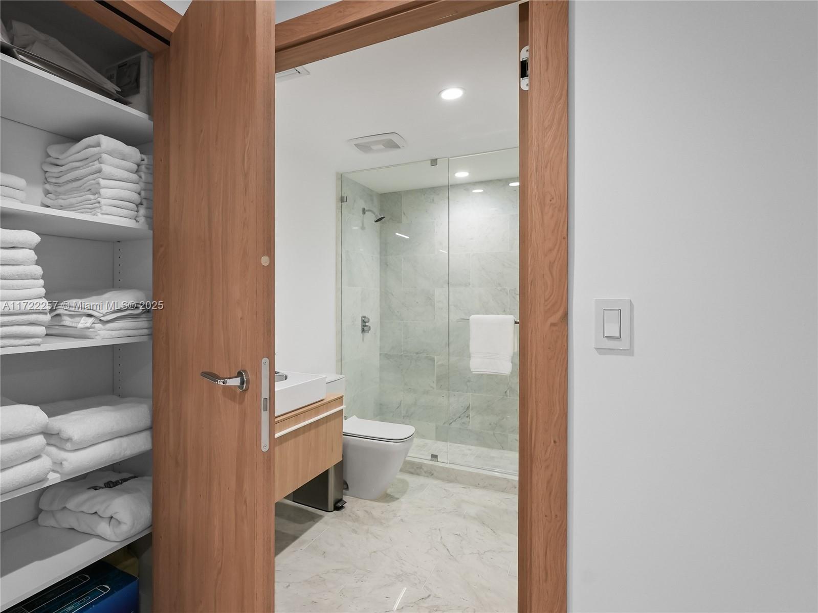 ONDA CONDO - Residential
