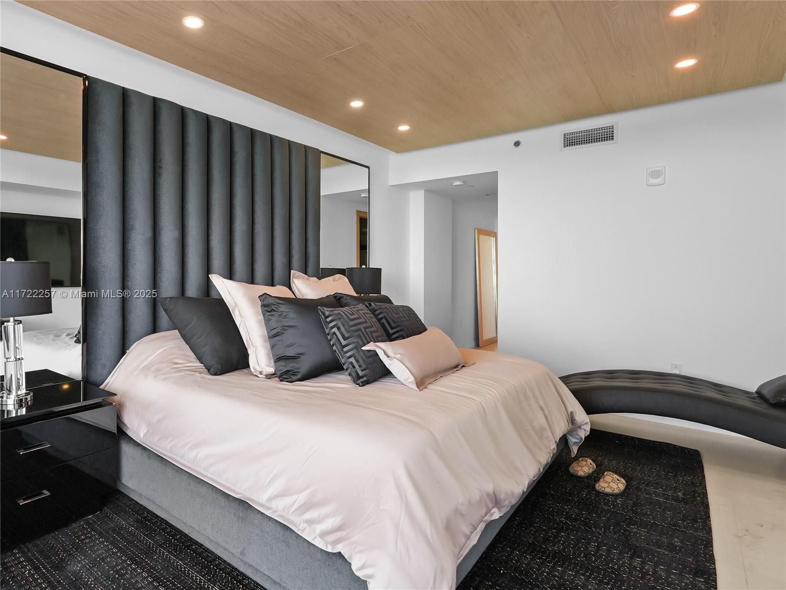 ONDA CONDO - Residential