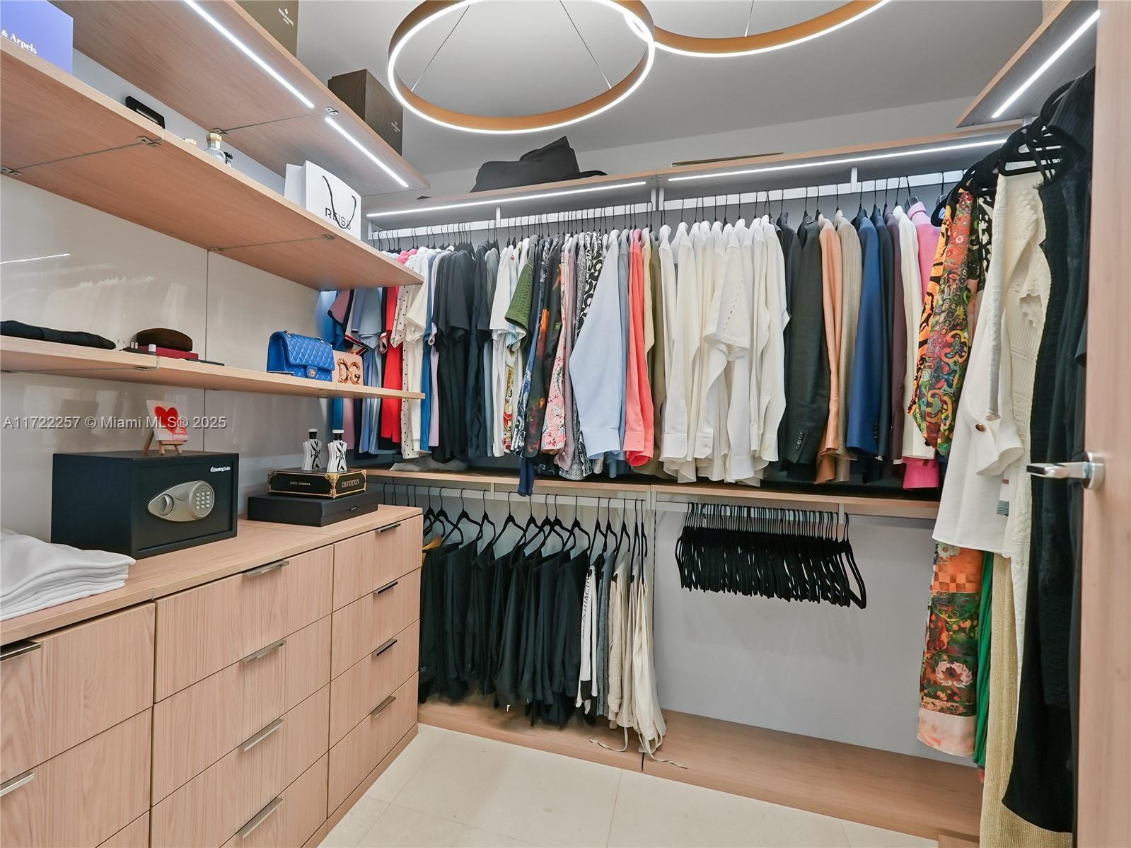ONDA CONDO - Residential
