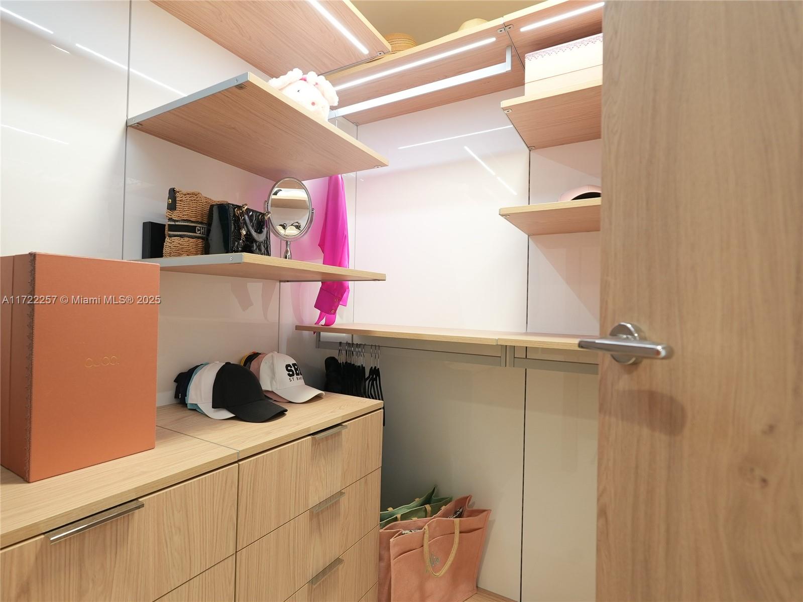 ONDA CONDO - Residential