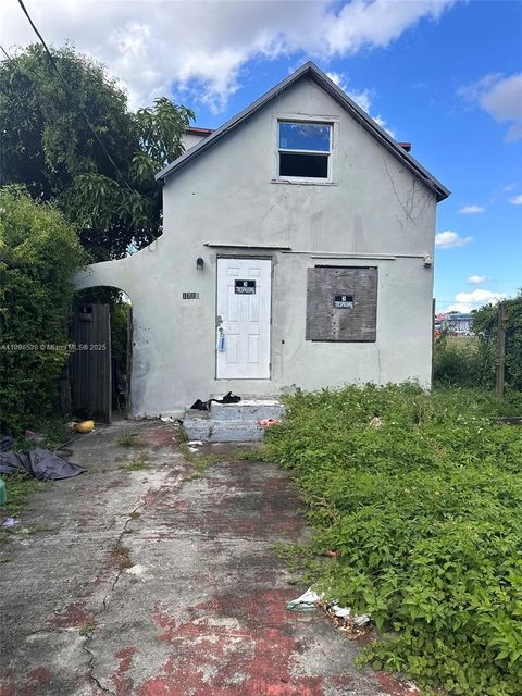 1713 NW 76th Ter Miami FL 33147